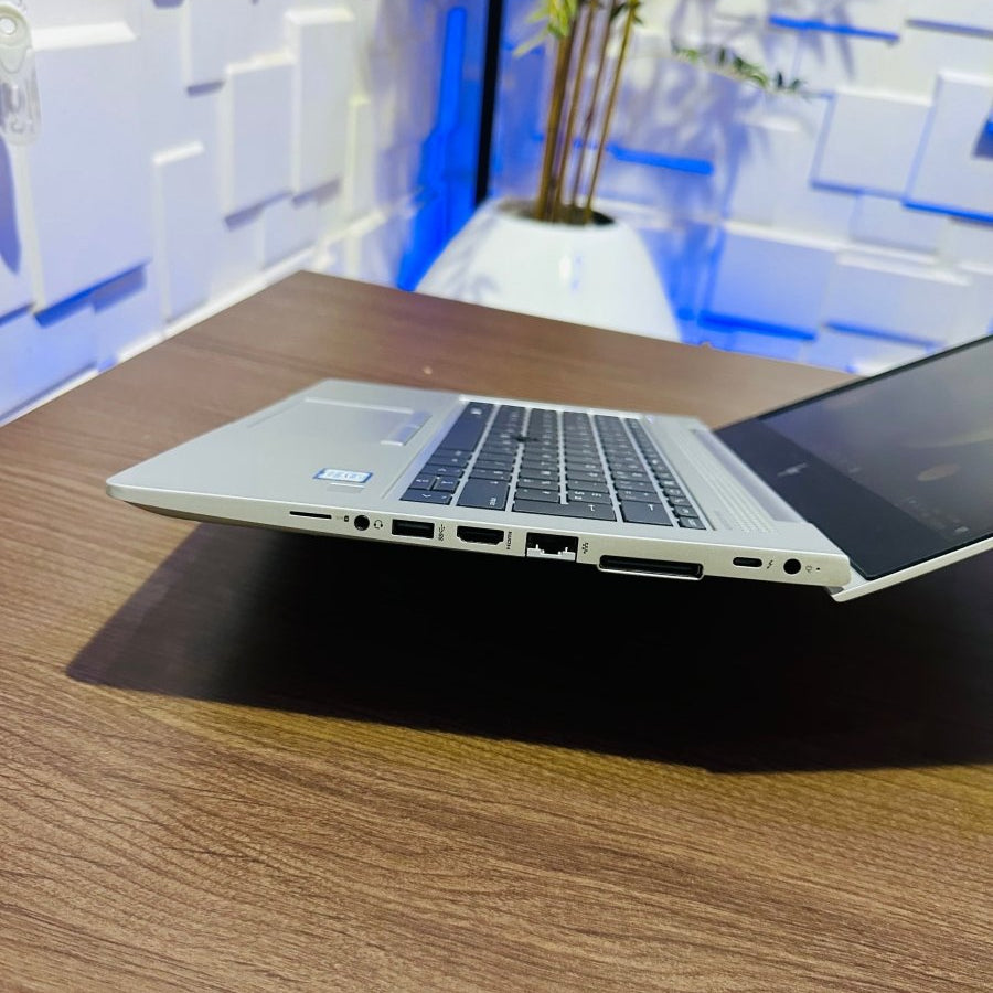 HP EliteBook 830 G5 - 8th Gen. Intel Core i5 - 256GB SSD - 8GB RAM