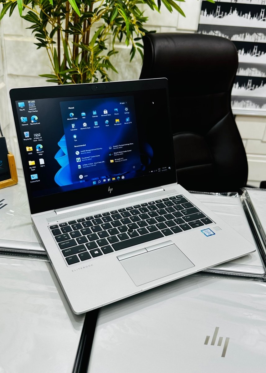 HP EliteBook 830 G5 - 8th Gen. Intel Core i7 - 256GB SSD - 8GB RAM - Keypad Light