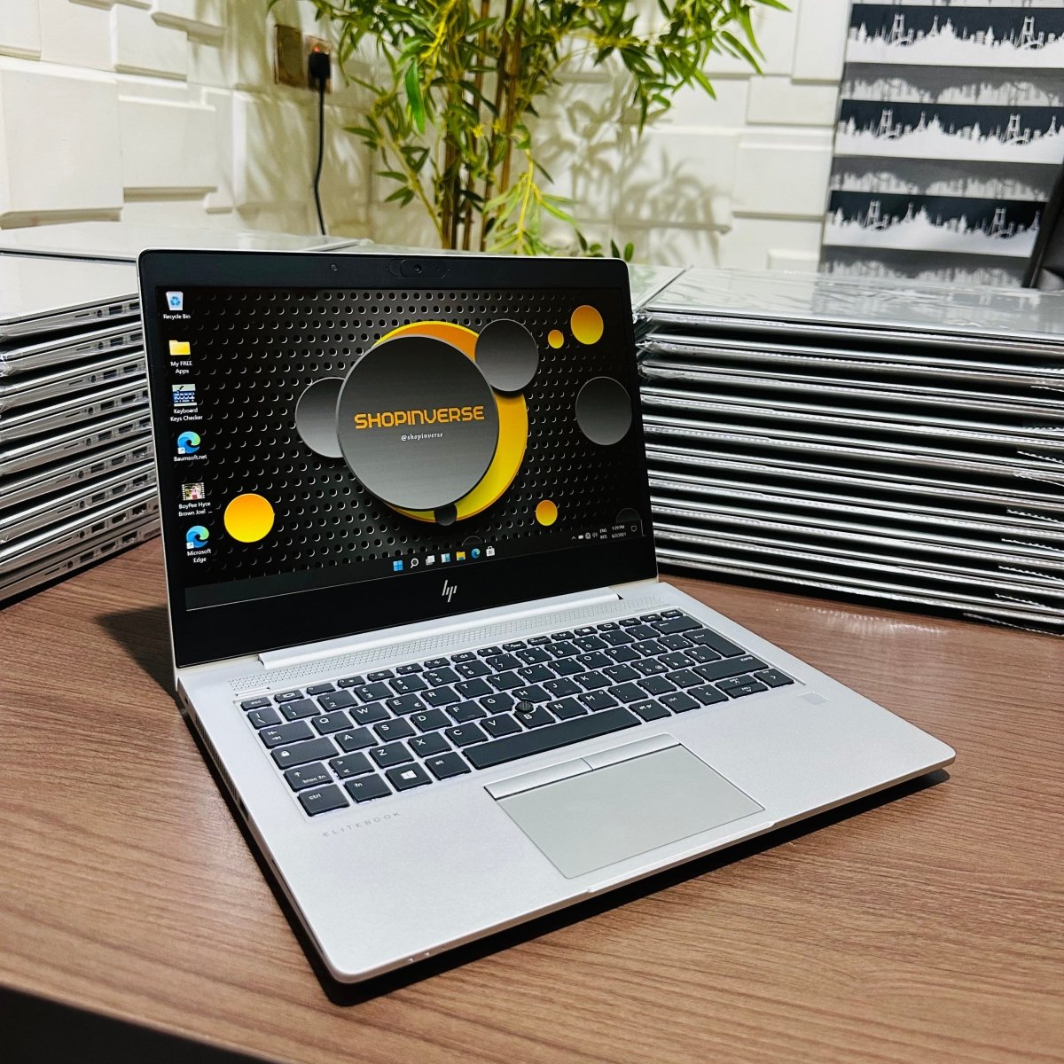 HP EliteBook 830 G6 - 8th Gen. Intel Core i5 - 256GB SSD - 8GB RAM - Keyboard Light - Touchscreen - Face ID