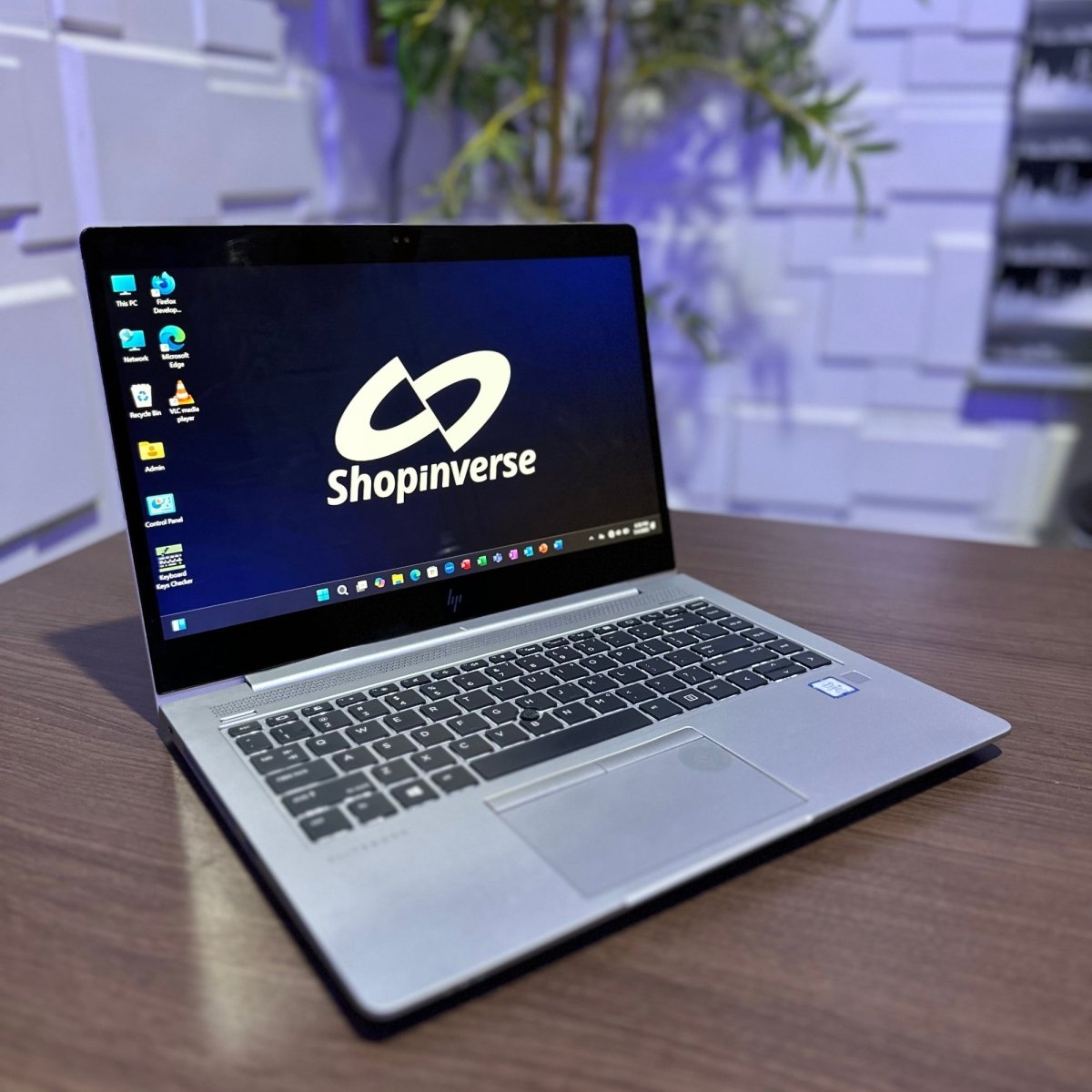 HP EliteBook 840 G5 - 7th Gen. Intel Core i5 - 256GB SSD - 8GB RAM - Keypad Light - Touchscreen