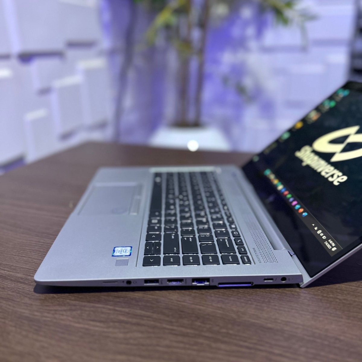 HP EliteBook 840 G5 - 7th Gen. Intel Core i5 - 256GB SSD - 8GB RAM - Keypad Light - Touchscreen