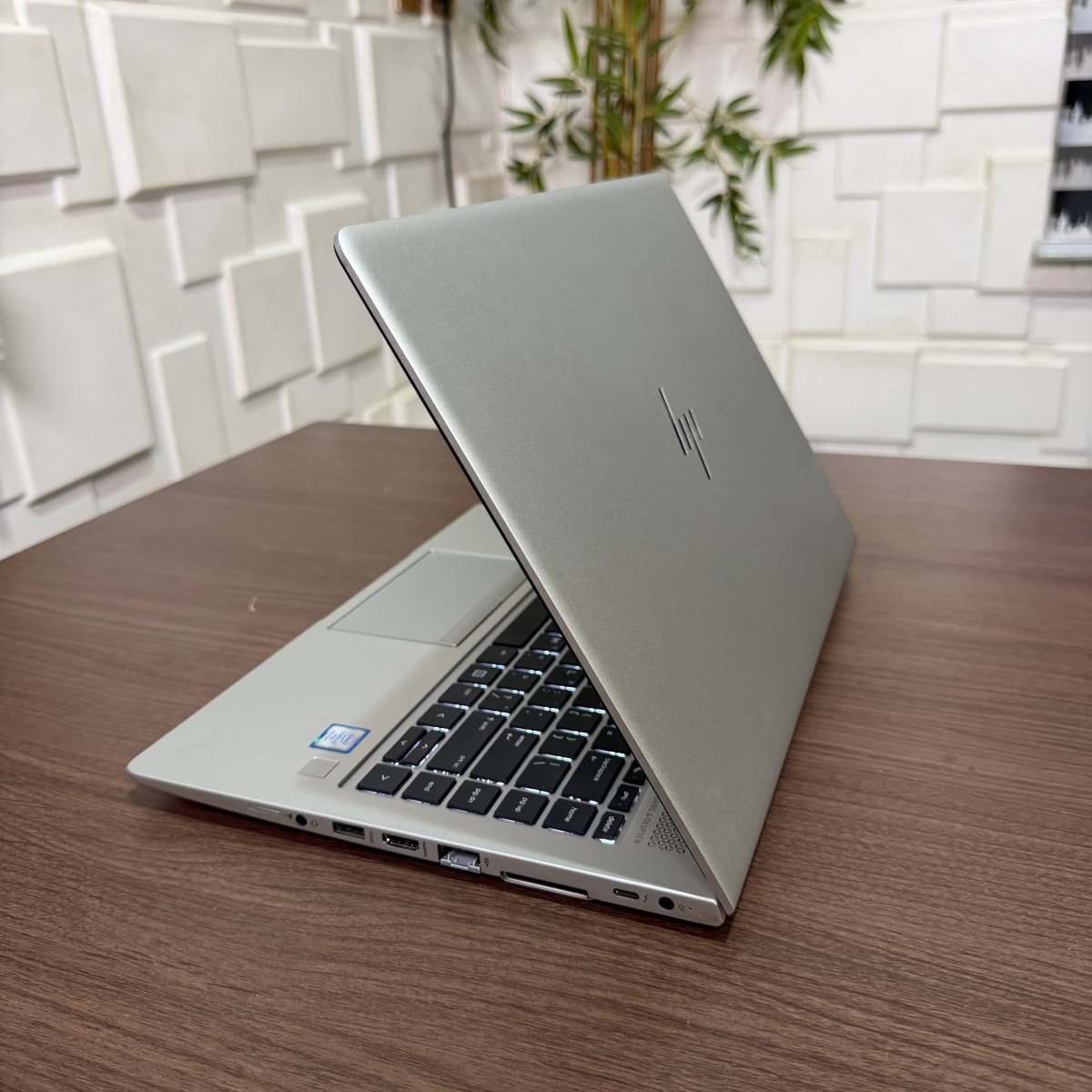 HP EliteBook 840 G5 | 8th Gen Core i5 | 8GB RAM | 256GB SSD | Backlit Keyboard
