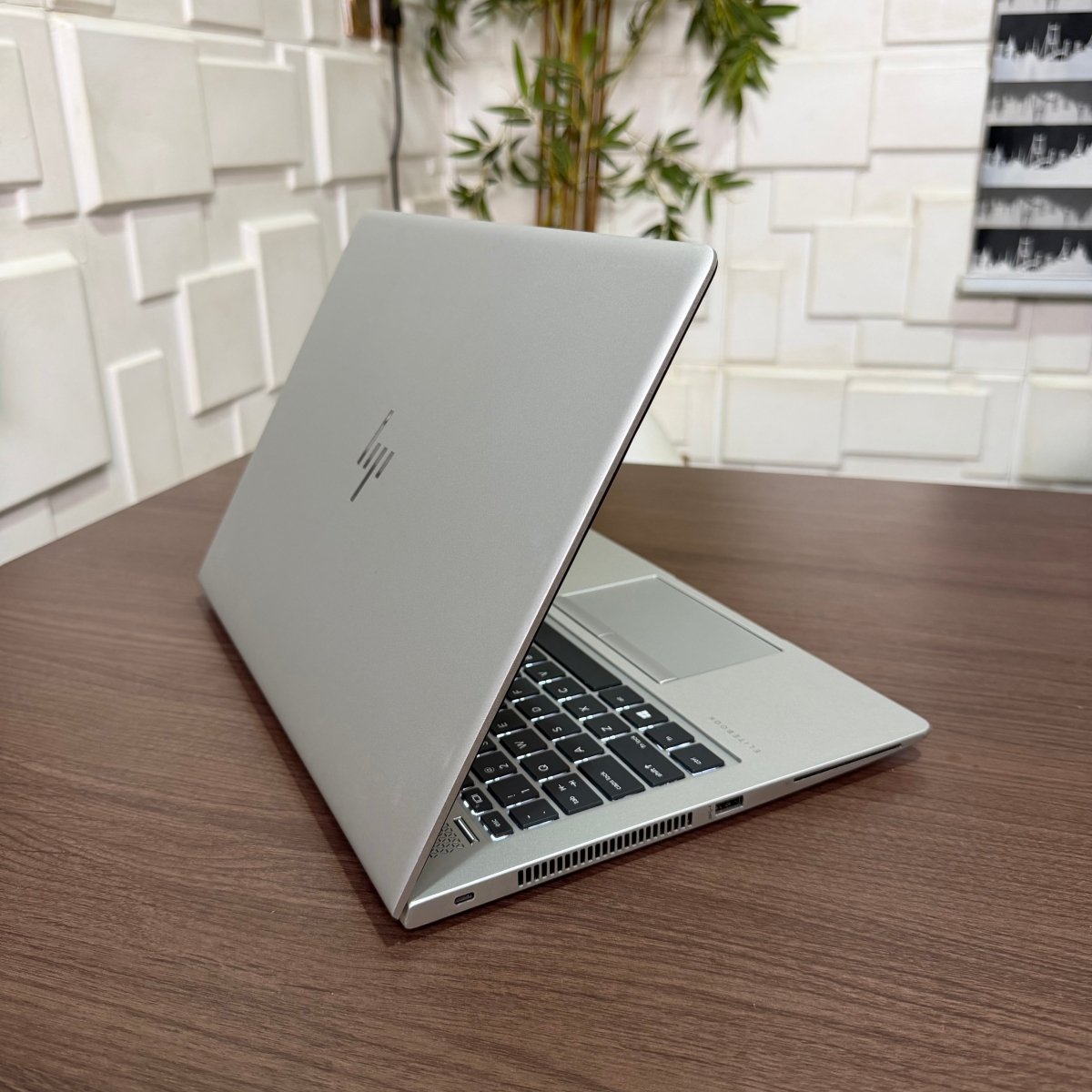 HP EliteBook 840 G5 | 8th Gen Core i5 | 8GB RAM | 256GB SSD | Backlit Keyboard