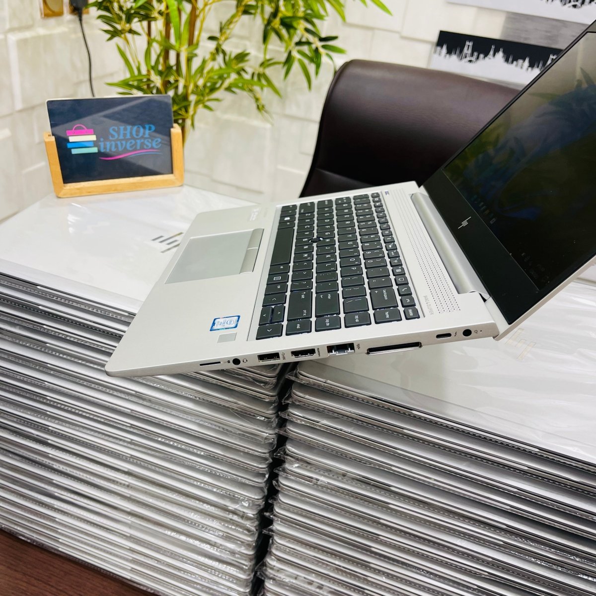 HP EliteBook 840 G6 - 8th Gen. Intel Core i5 - 256GB SSD - 16GB RAM - Keypad Light - Touchscreen - Face ID
