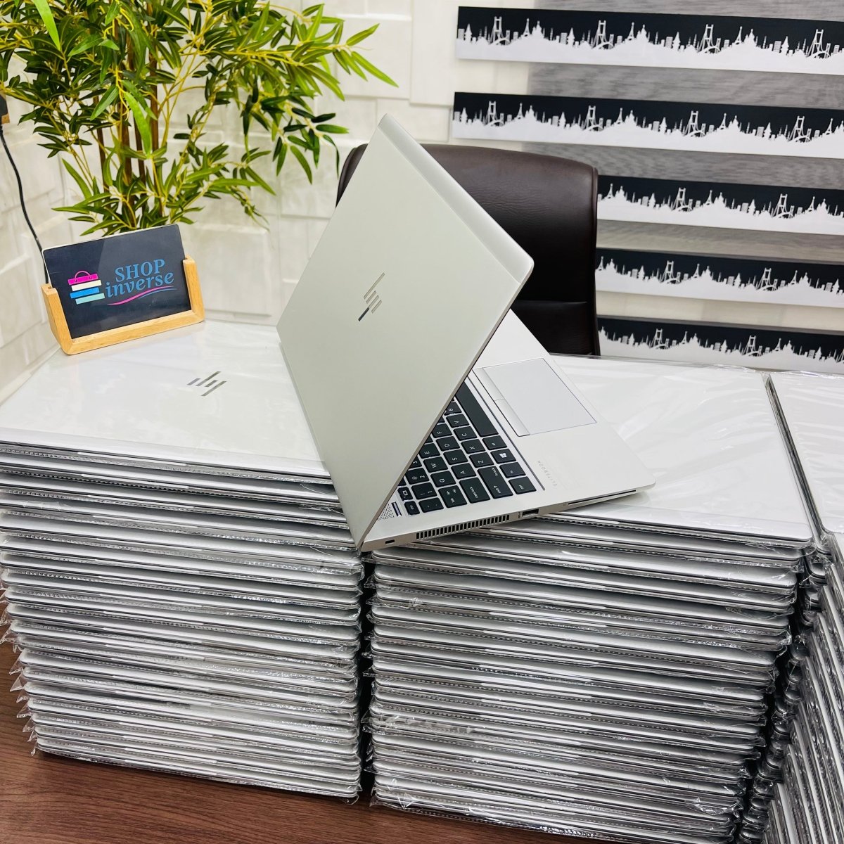 HP EliteBook 840 G6 - 8th Gen. Intel Core i5 - 256GB SSD - 16GB RAM - Keypad Light - Touchscreen - Face ID