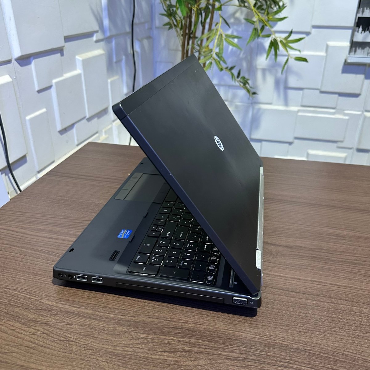 HP EliteBook 8560w - Intel Core i7 - 500GB HDD - 8GB RAM - 2GB Nvidia Graphics - Keyboard Light