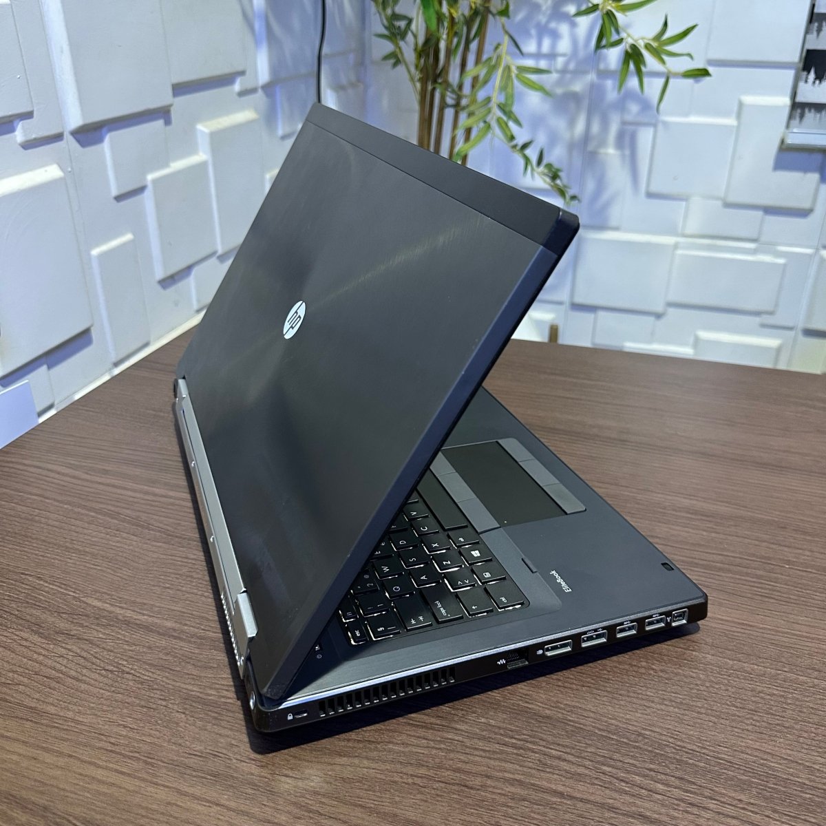 HP EliteBook 8770W - Intel Core i7 - 256GB SSD - 24GB RAM - 4GB Dedicated Nvidia