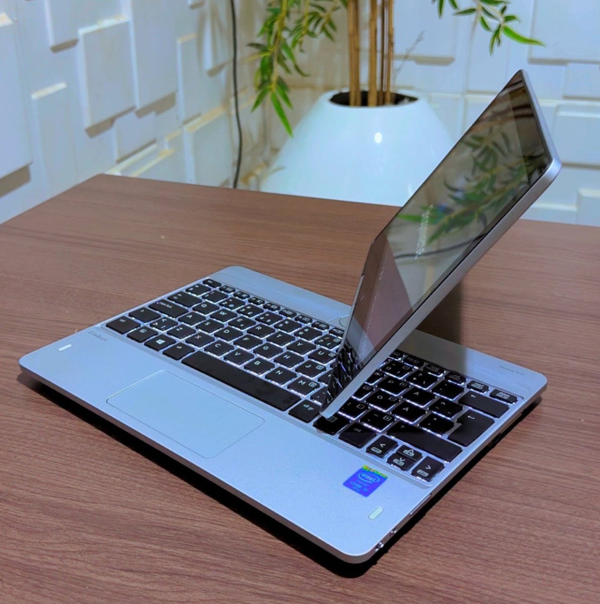 HP EliteBook Revolve 810 G3 | Core i5 | 8GB RAM | 128GB SSD | Touchscreen | Backlit Keyboard