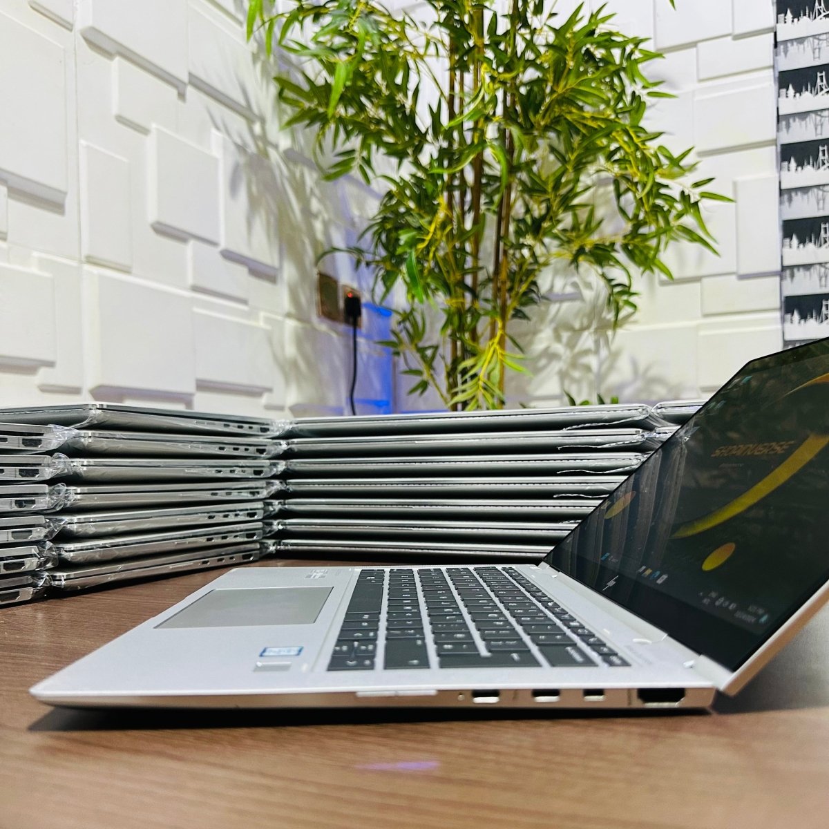 HP EliteBook x360 1030 G4 - 8th Gen. Intel Core i5 - 256GB SSD - 8GB RAM - Keyboard Light - Touchscreen