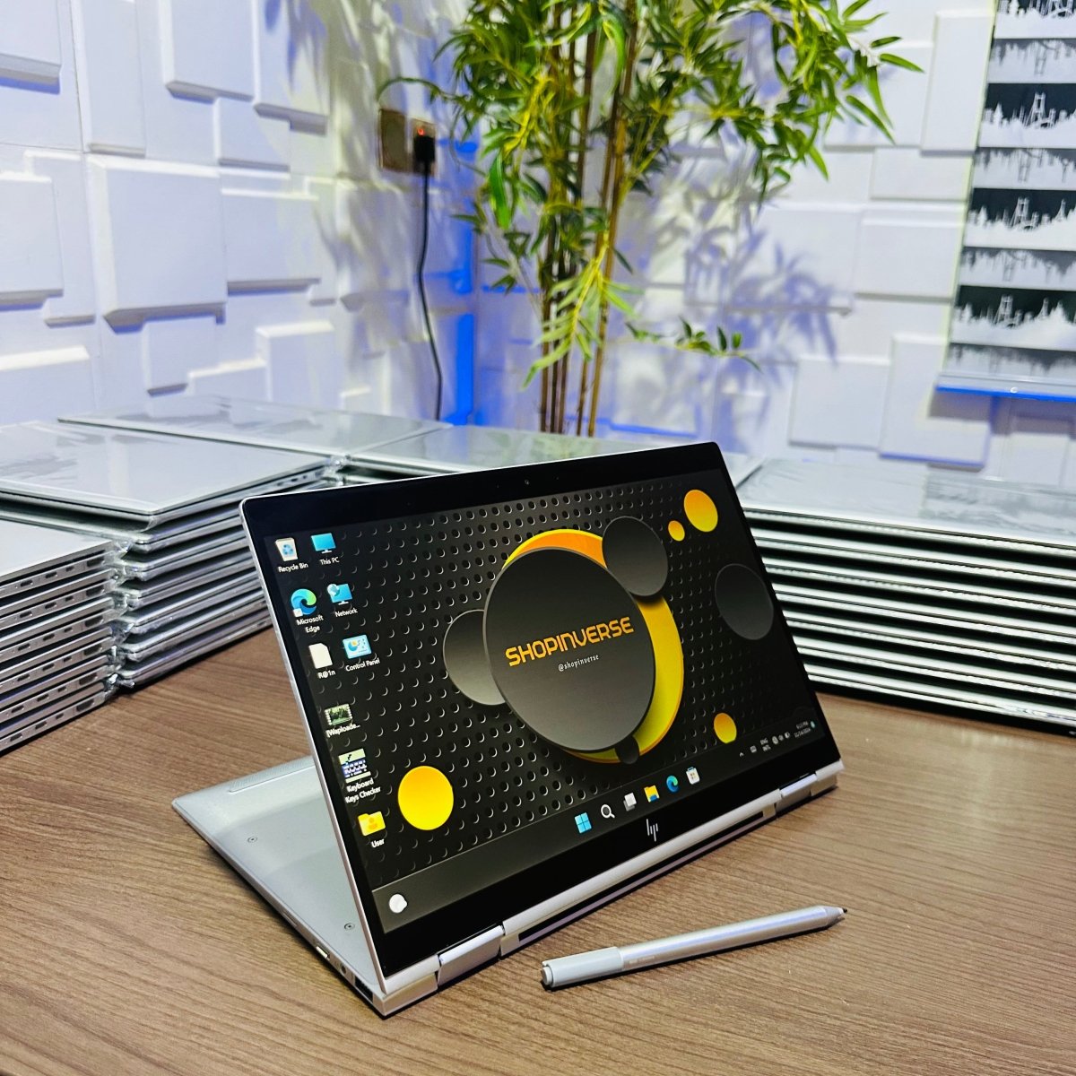 HP EliteBook x360 1030 G4 - 8th Gen. Intel Core i5 - 256GB SSD - 8GB RAM - Keyboard Light - Touchscreen