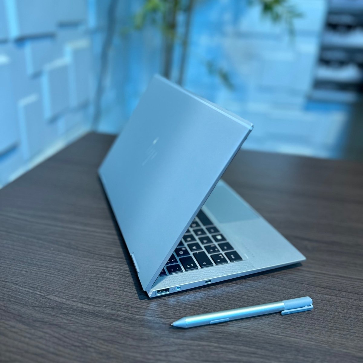 HP EliteBook x360 1030 G8 - 11th Gen. Intel Core i7 - 256GB SSD - 16GB RAM - Touchscreen - Keyboard Light