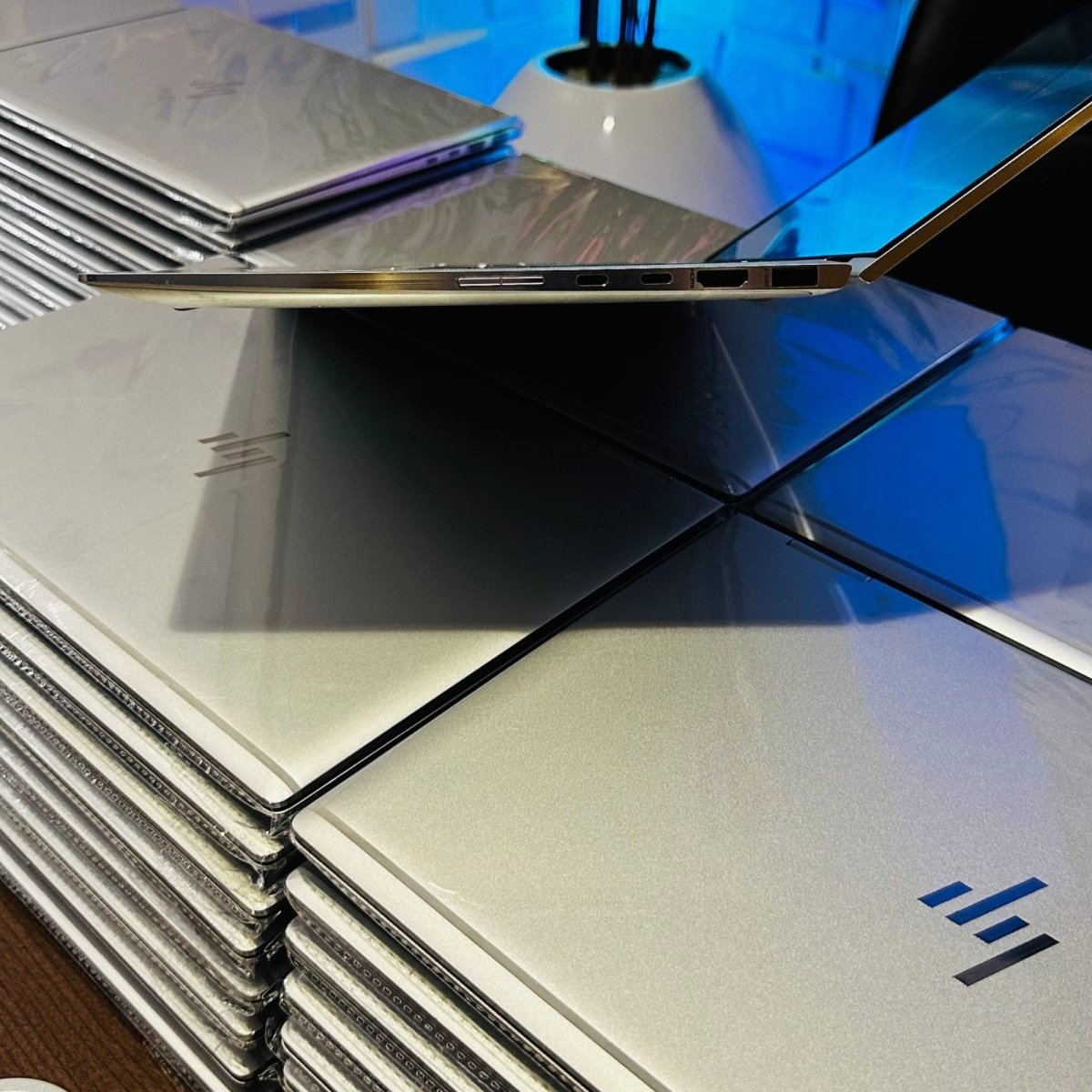 HP EliteBook x360 1040 G6 - 8th Gen. Intel Core i7 - 256GB SSD - 16GB RAM - Keypad Light - Touchscreen - Face ID