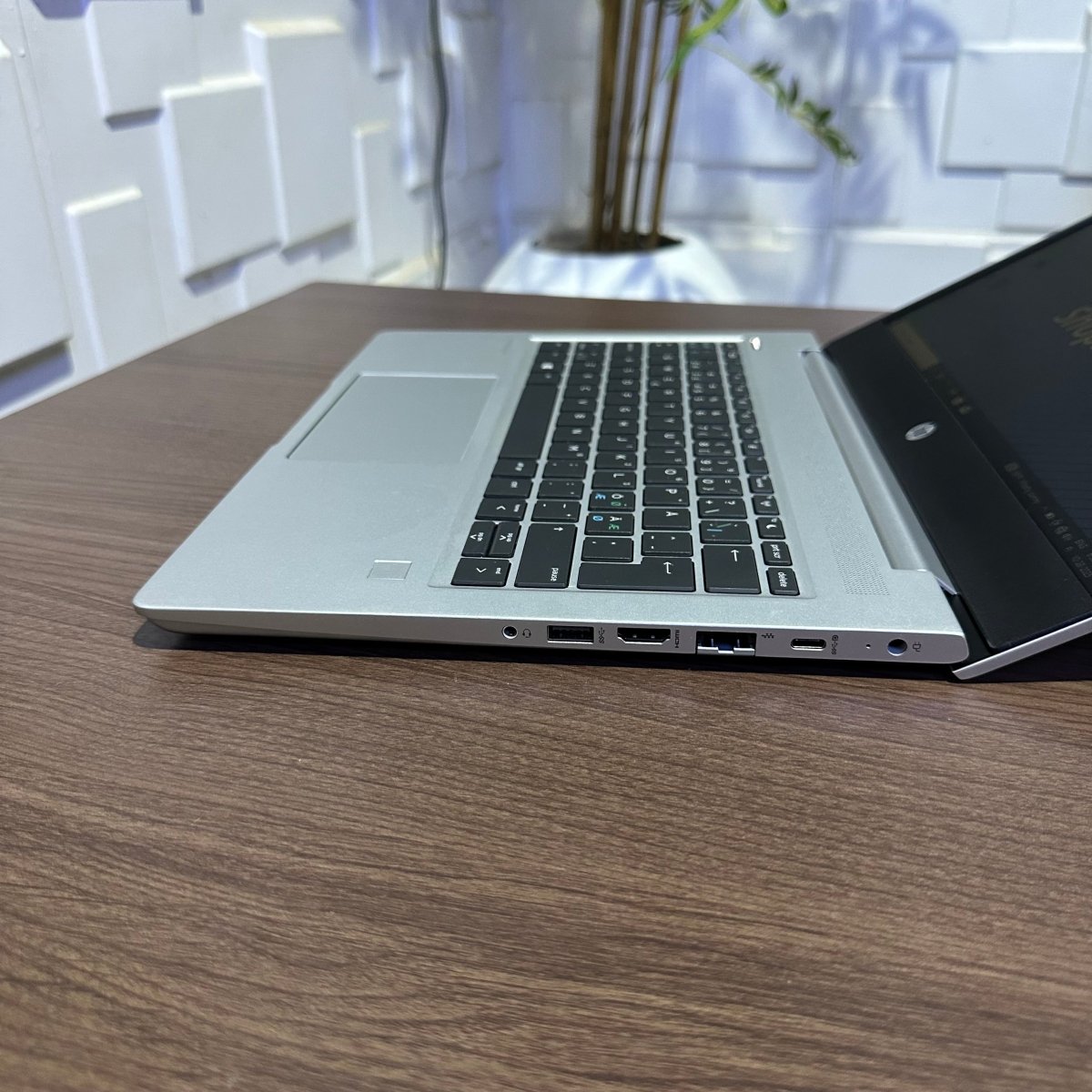 HP ProBook 430 G6 - 8th Gen. Intel Pentium 5405U - 256GB SSD - 4GB RAM - (Minor body dent)