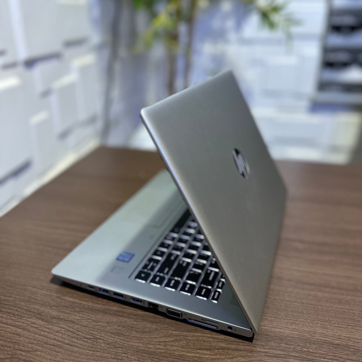 HP ProBook 640 G5 - 8th Gen. Intel Core i5 - 256GB SSD - 8GB RAM - Keyboard Light