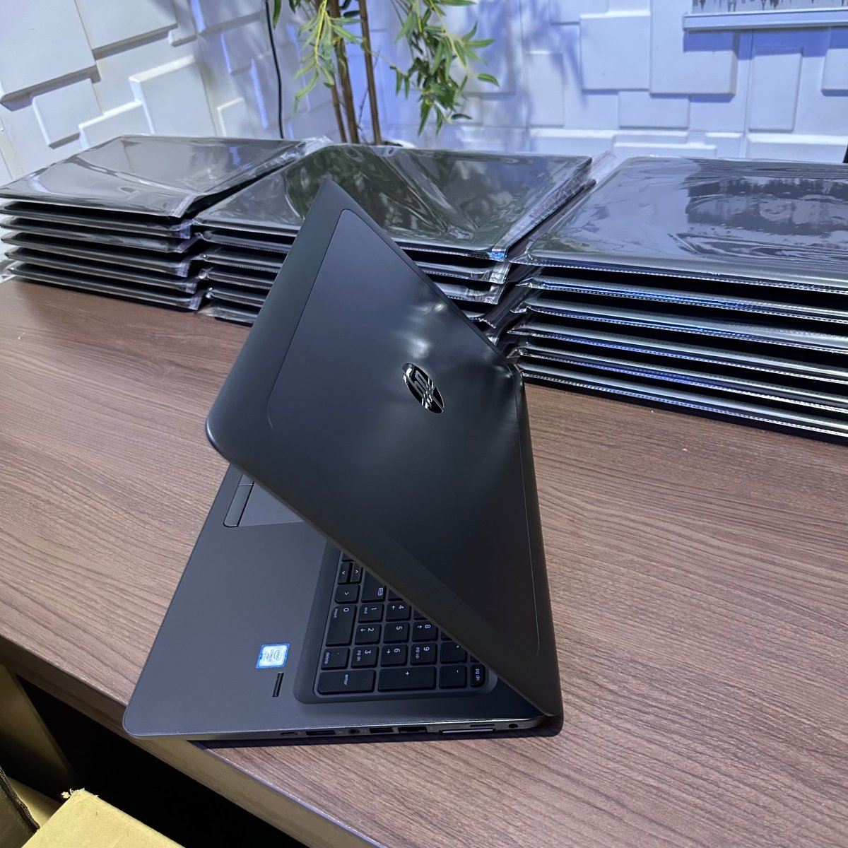 HP zBook 15u G4 - 7th Gen Intel Core i7 - 256GB SSD - 8GB RAM - 2GB Dedicated Graphics