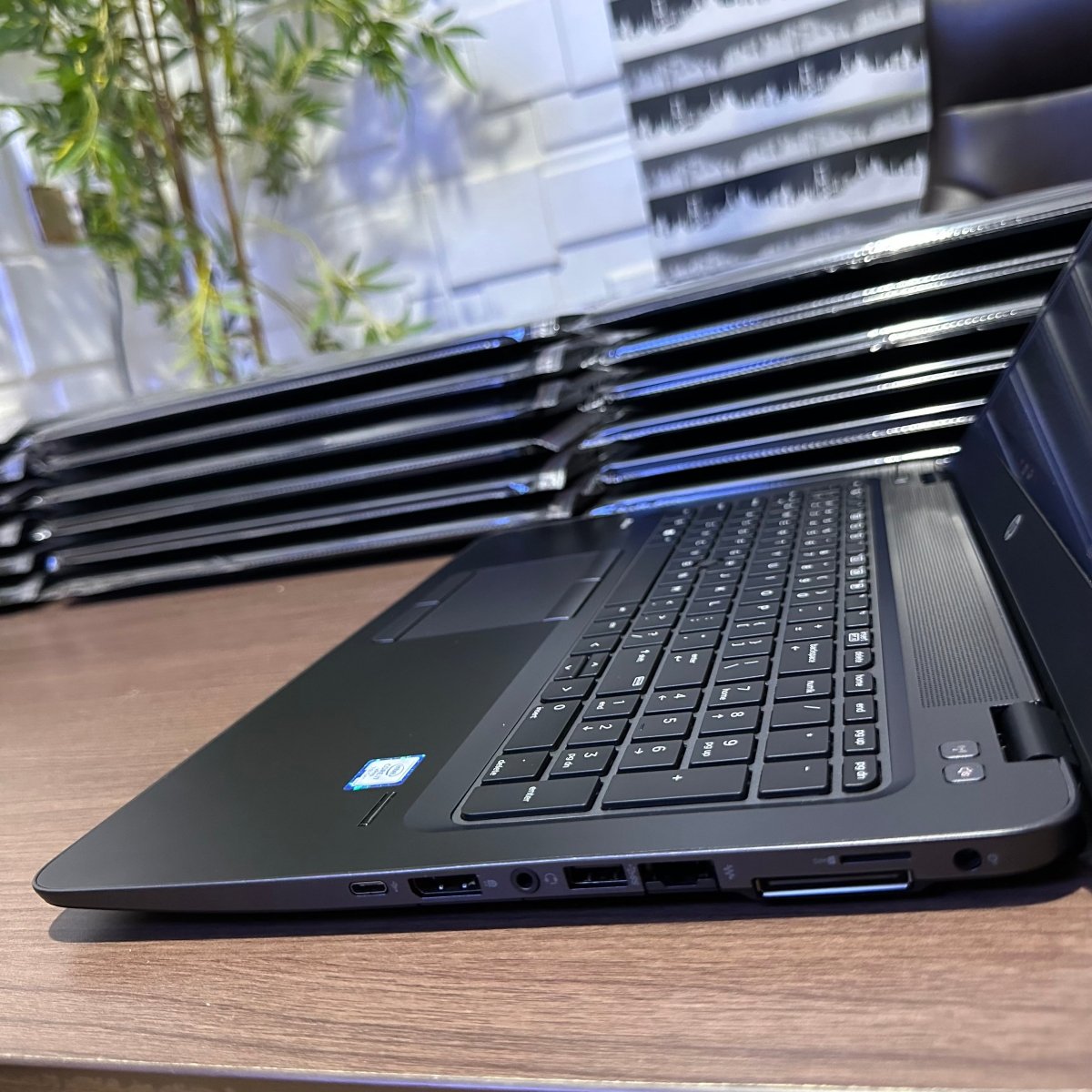 HP zBook 15u G4 - 7th Gen Intel Core i7 - 256GB SSD - 8GB RAM - 2GB Dedicated Graphics