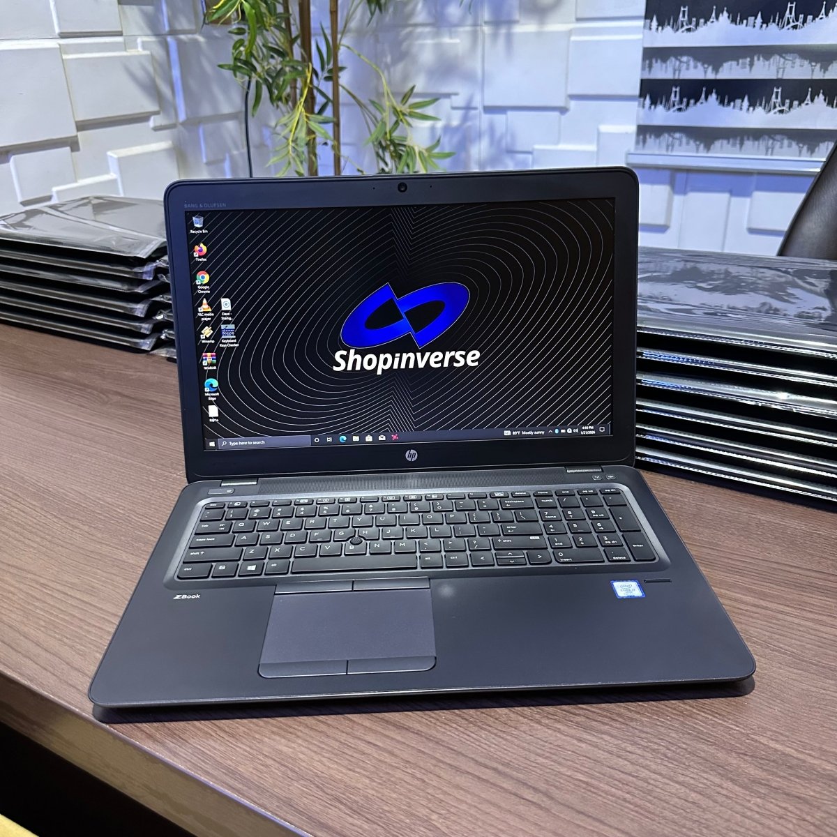 HP zBook 15u G4 - 7th Gen Intel Core i7 - 256GB SSD - 8GB RAM - 2GB Dedicated Graphics