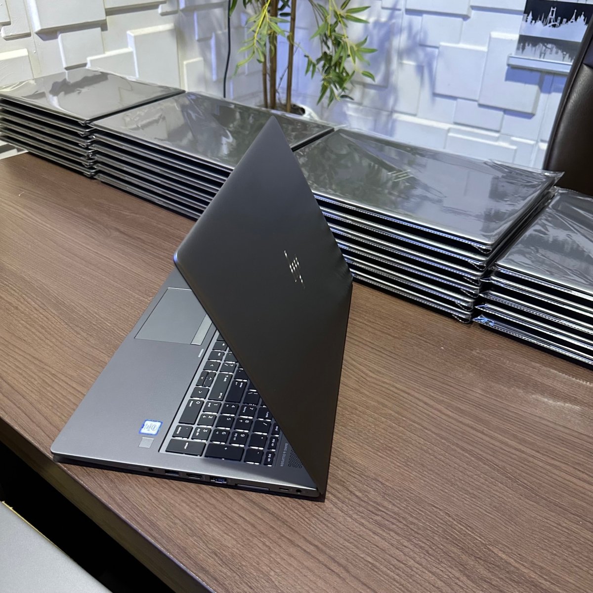 HP zBook 15u G6 - 8th Intel Core i7 - 256GB SSD - 8GB RAM - 4GB Dedicated Graphics - Keyboard Light