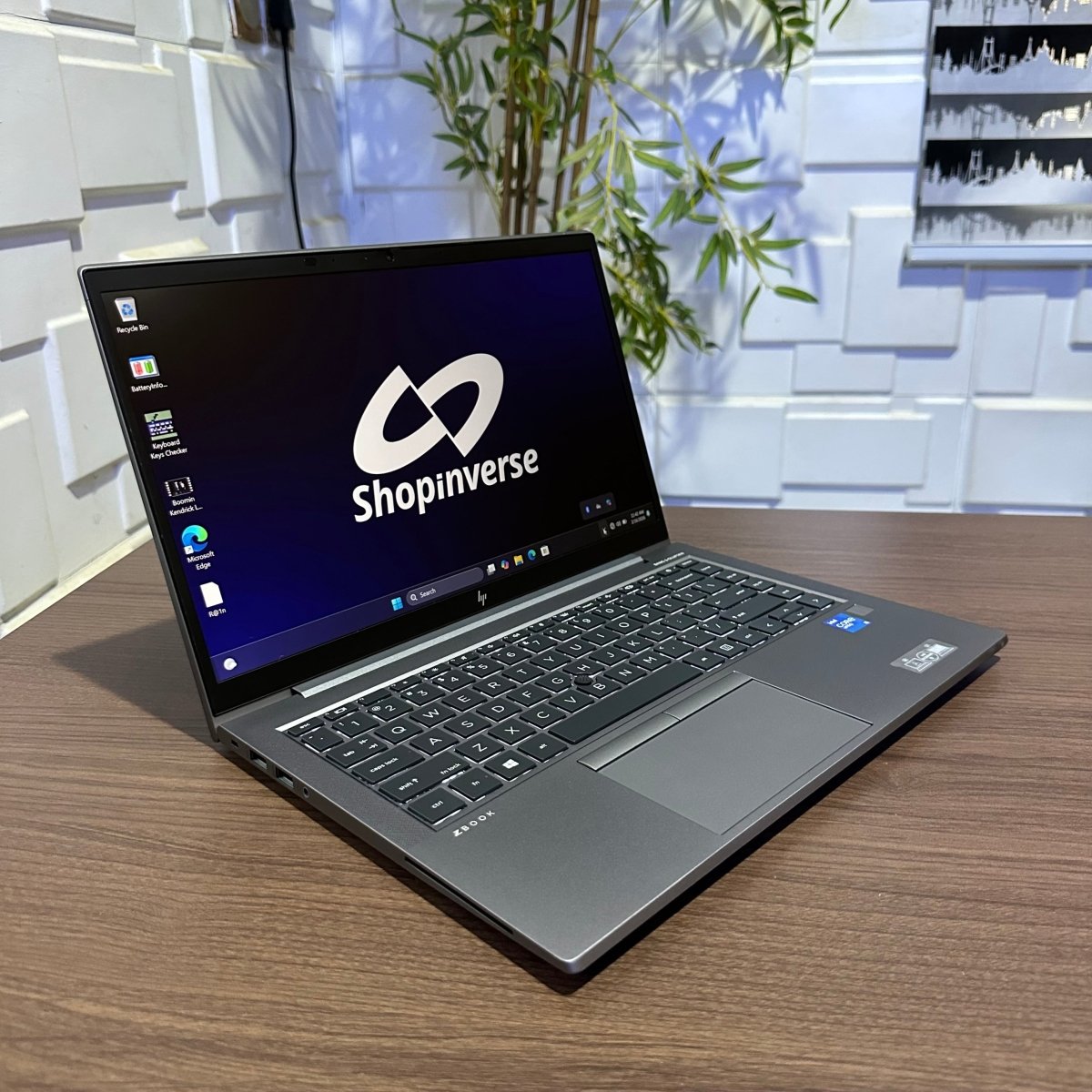 HP zBook Firefly 14 G8 - 11th Gen Intel Core i5 - 256GB SSD - 16GB RAM - Keyboard Light