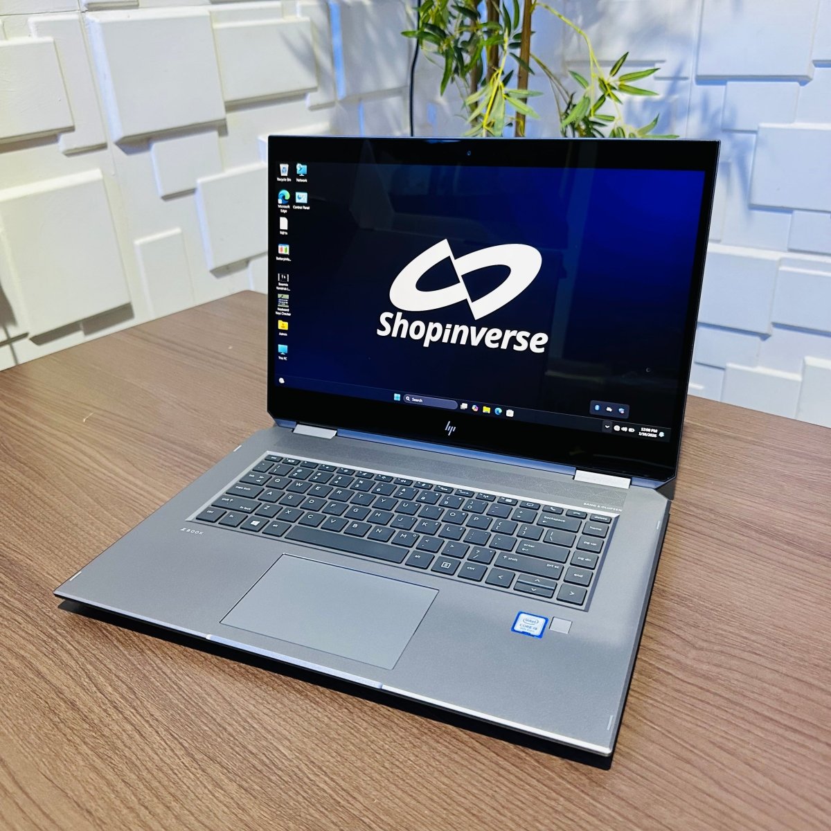 HP zBook Studio G5 - Intel Xeon E - 2186M - 512GB SSD - 16GB RAM - 4GB Nvidia Quadro - keyboard Light