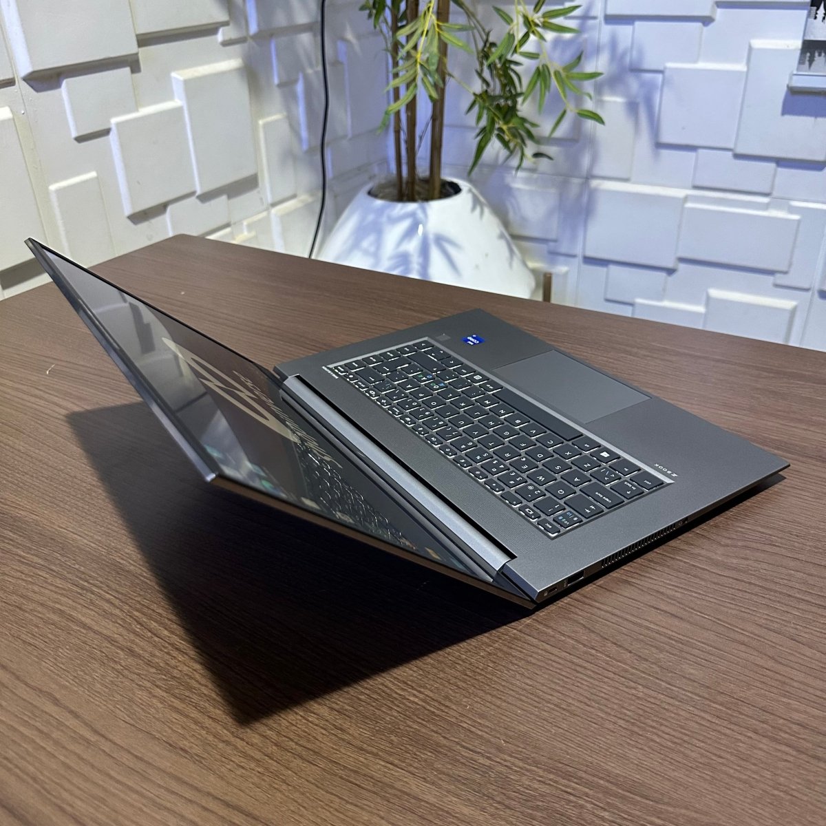 HP zBook Studio G8 - 11th Gen. Intel Core i7 - 512GB SSD - 16GB RAM - 4GB Nvidia T1200 - Keyboard Light