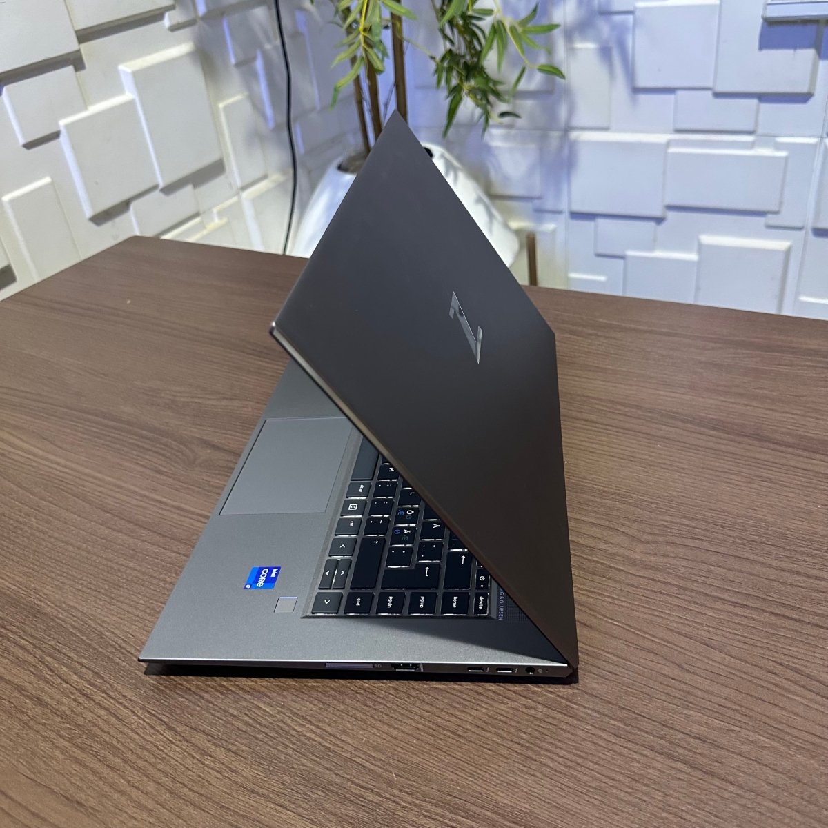 HP zBook Studio G8 - 11th Gen. Intel Core i7 - 512GB SSD - 16GB RAM - 4GB Nvidia T1200 - Keyboard Light