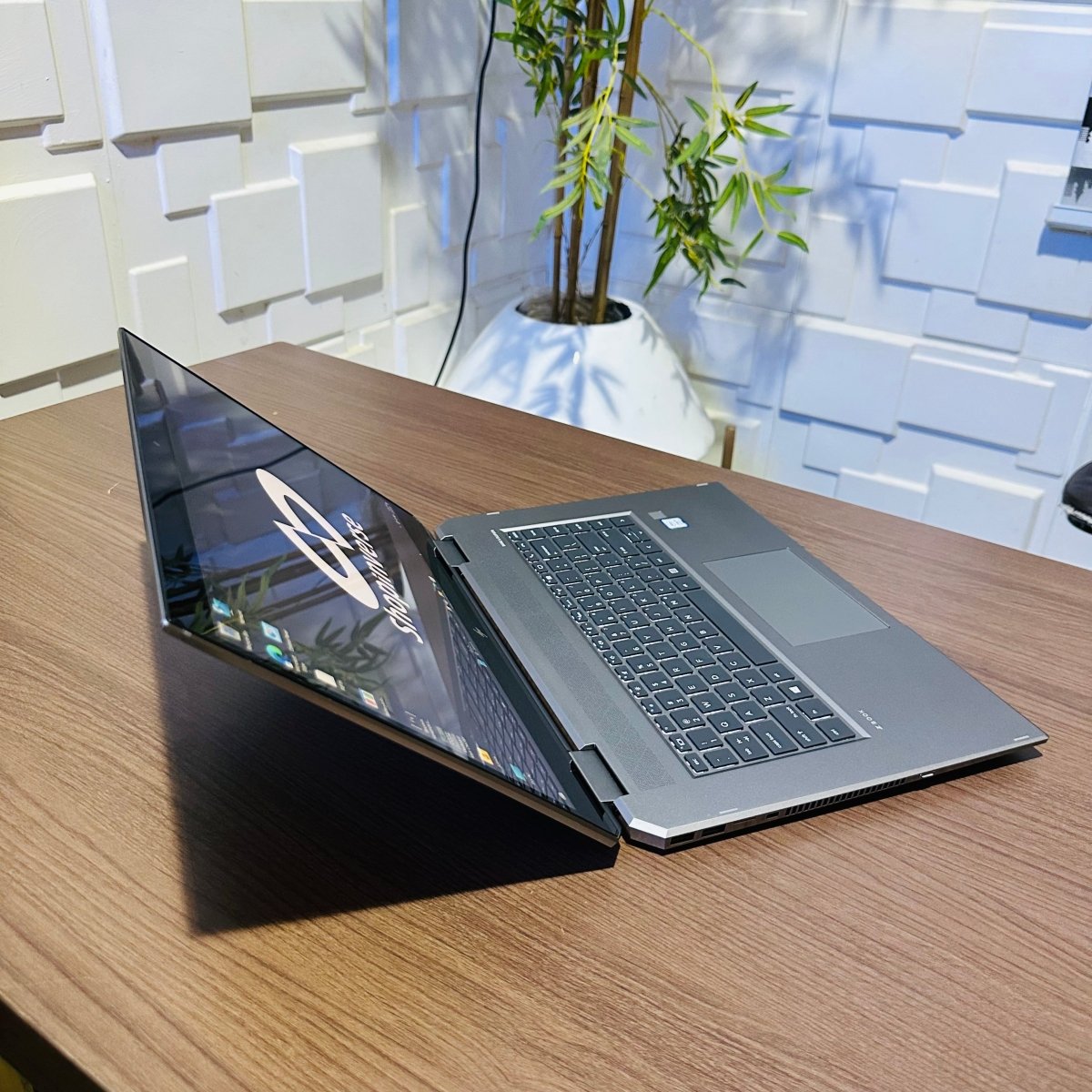 HP zBook x360 G5 - 9th Gen. Intel Core i9 - 512GB SSD - 16GB RAM - 4GB Nvidia Quadro - Keyboard Light - Touchscreen