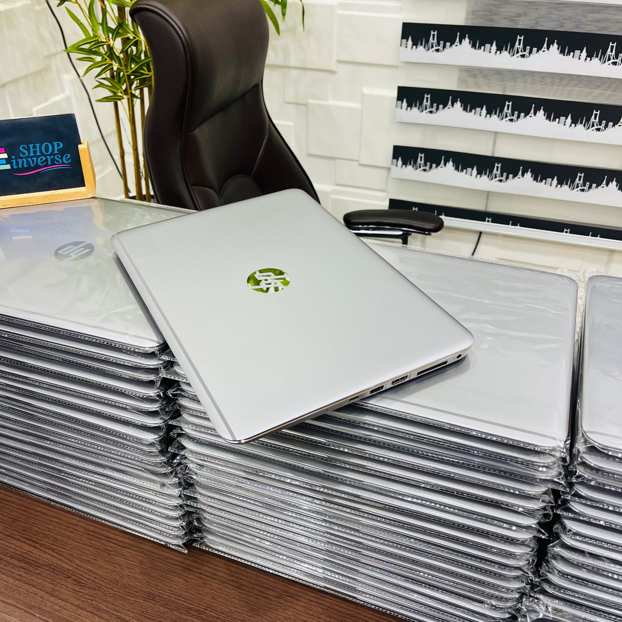 HP Folio 1040 G3 - 6th Gen. Intel Core i5 - 256GB SSD - 8GB RAM - Keypad Light