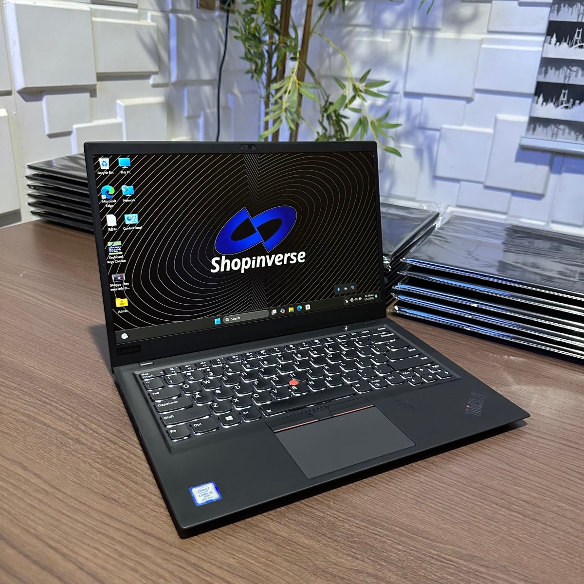 Lenovo 6th Generation ThinkPad X1 Carbon - 8th Gen Intel Core i7 - 256GB SSD - 16GB RAM - Keyboard Light - Touchscreen