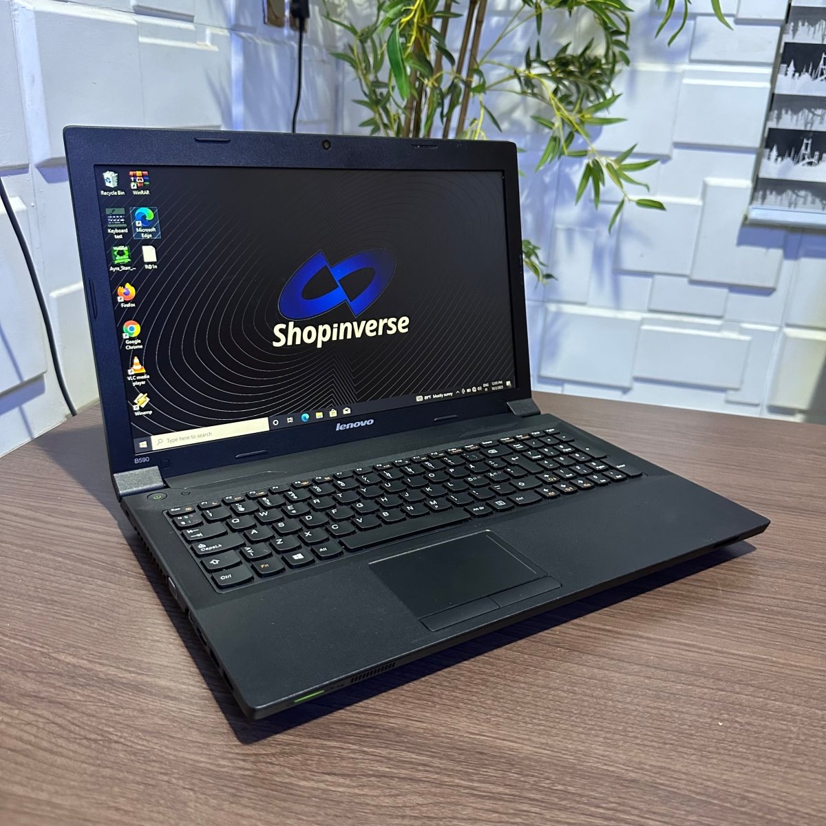 Lenovo B590 - Intel Core i3 - 1TB HDD - 8GB RAM - (Minor body dent)