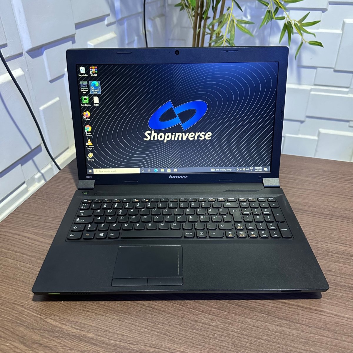 Lenovo B590 - Intel Core i3 - 1TB HDD - 8GB RAM - (Minor body dent)