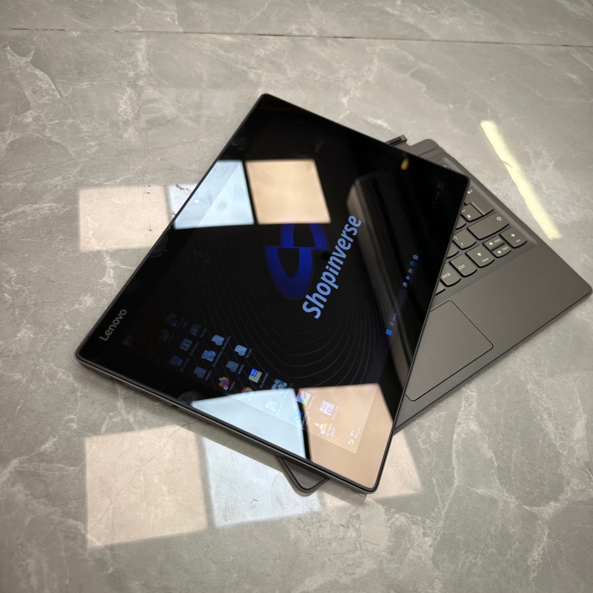 Lenovo MIIX 520 - 8th Gen. Intel Core i5 - 256GB SSD - 8GB RAM - Keyboard Light - Touchscreen