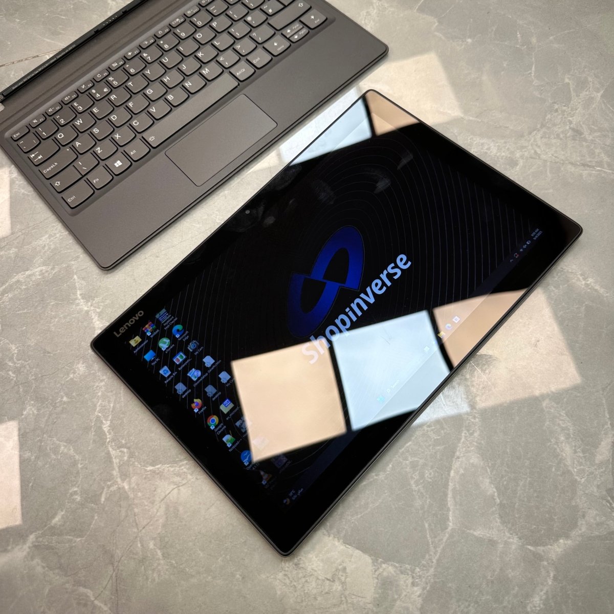 Lenovo MIIX 520 - 8th Gen. Intel Core i5 - 256GB SSD - 8GB RAM - Keyboard Light - Touchscreen