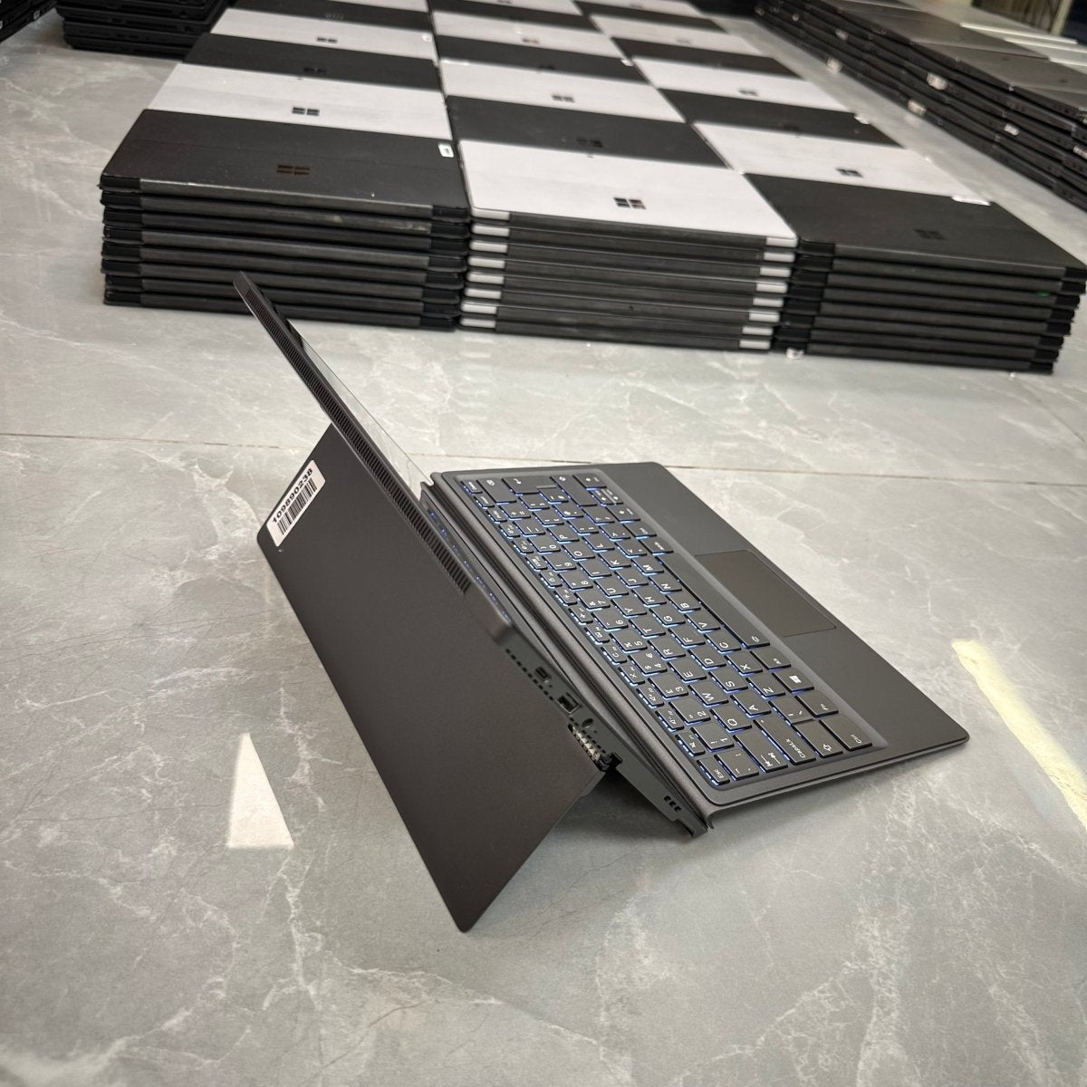 Lenovo MIIX 520 - 8th Gen. Intel Core i5 - 256GB SSD - 8GB RAM - Keyboard Light - Touchscreen