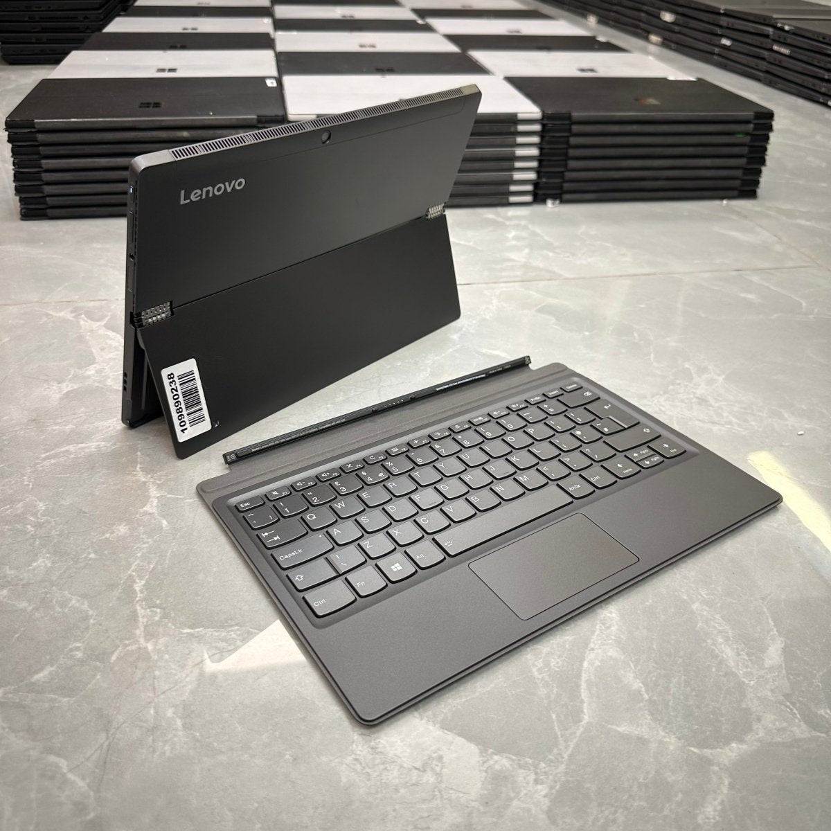 Lenovo MIIX 520 - 8th Gen. Intel Core i5 - 256GB SSD - 8GB RAM - Keyboard Light - Touchscreen