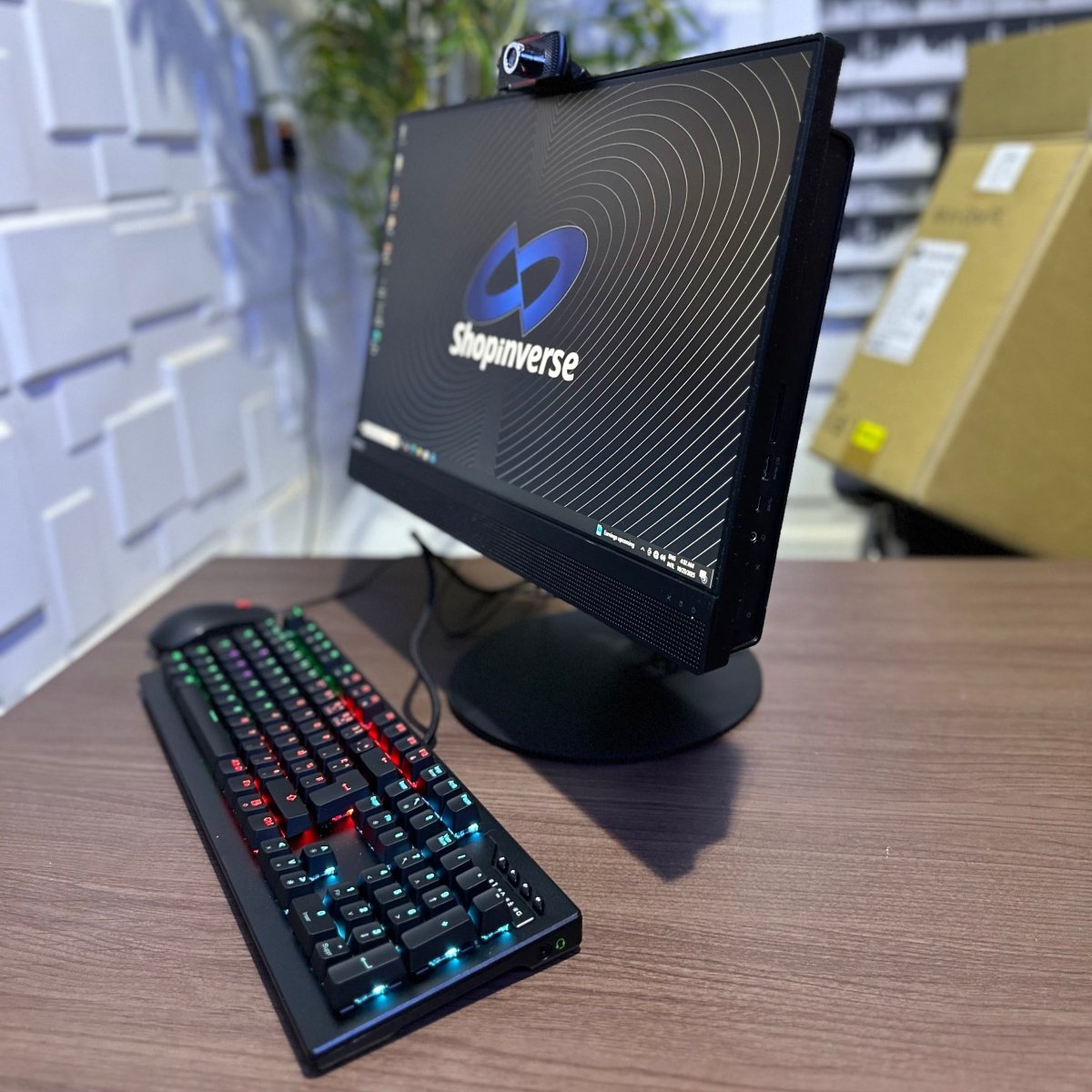 Lenovo ThinkCentre M820z All - in - One - 8th Gen. Intel Core i5 - 256GB SSD - 16GB RAM