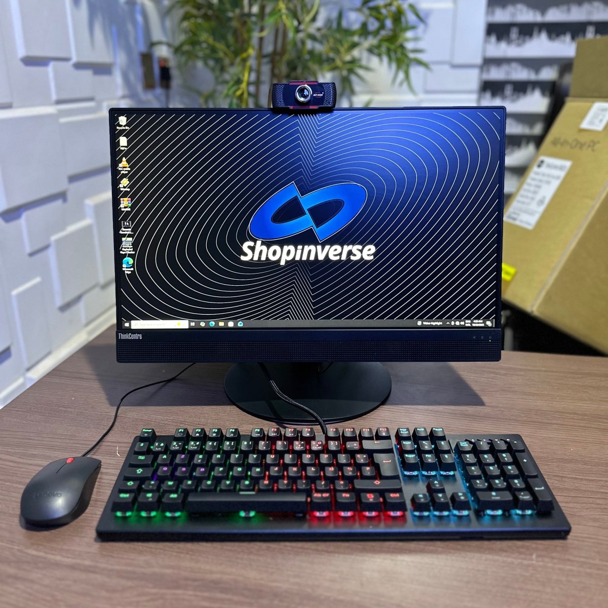 Lenovo ThinkCentre M820z All - in - One - 8th Gen. Intel Core i5 - 256GB SSD - 16GB RAM