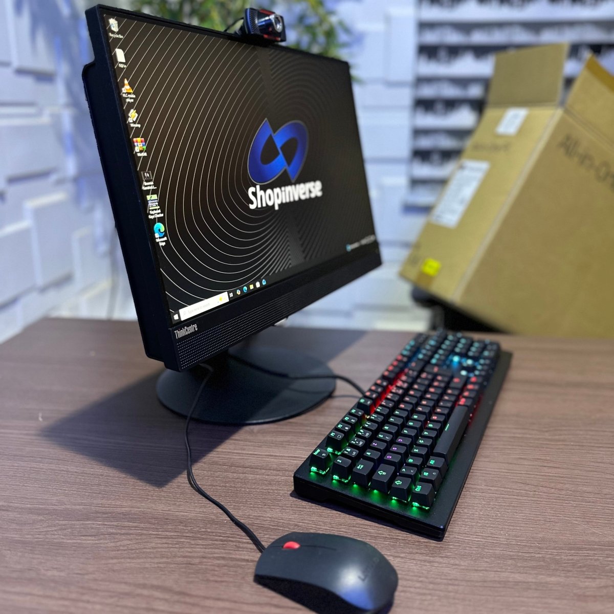 Lenovo ThinkCentre M820z All - in - One - 8th Gen. Intel Core i5 - 256GB SSD - 16GB RAM