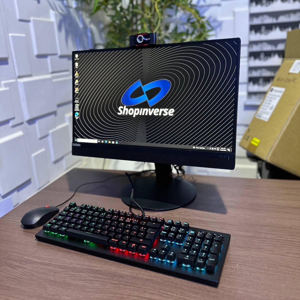 Lenovo ThinkCentre M820z All - in - One - 8th Gen. Intel Core i5 - 256GB SSD - 16GB RAM