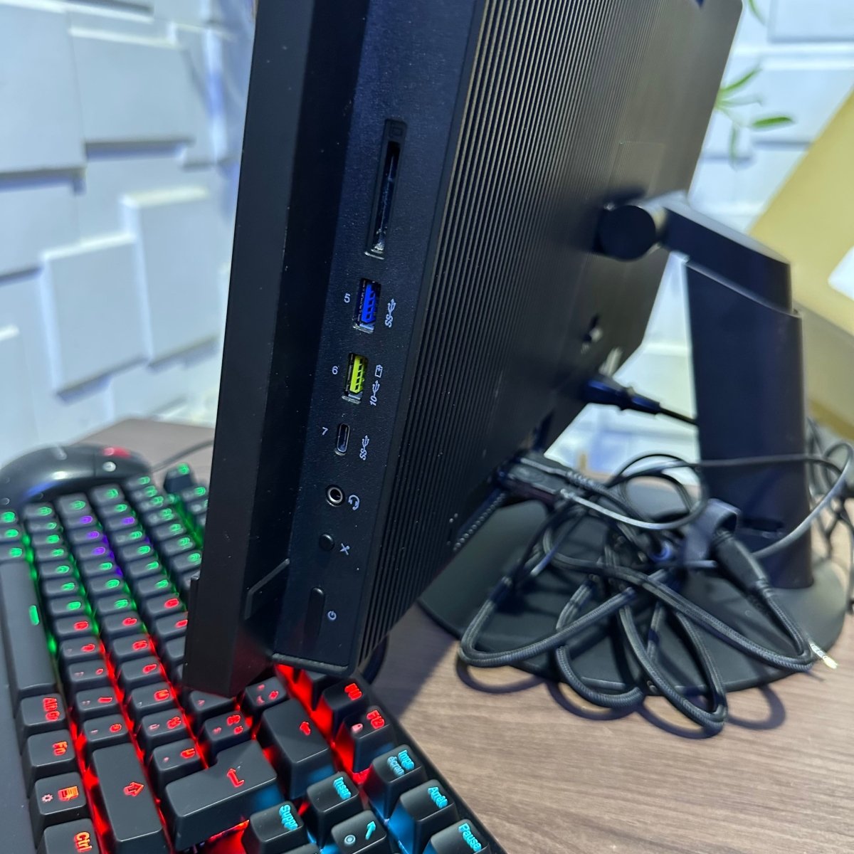 Lenovo ThinkCentre M920z All in One Desktop - 8th Gen. Intel Core i5 - 512GB SSD - 16GB RAM - Touchscreen