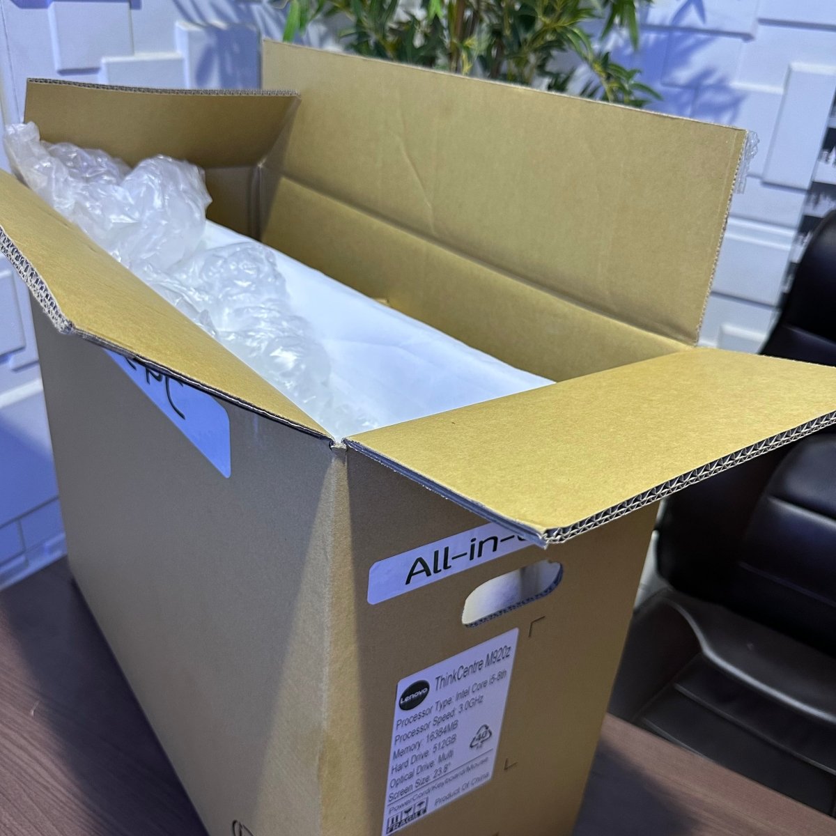 Lenovo ThinkCentre M920z All in One Desktop - 8th Gen. Intel Core i5 - 512GB SSD - 16GB RAM - Touchscreen