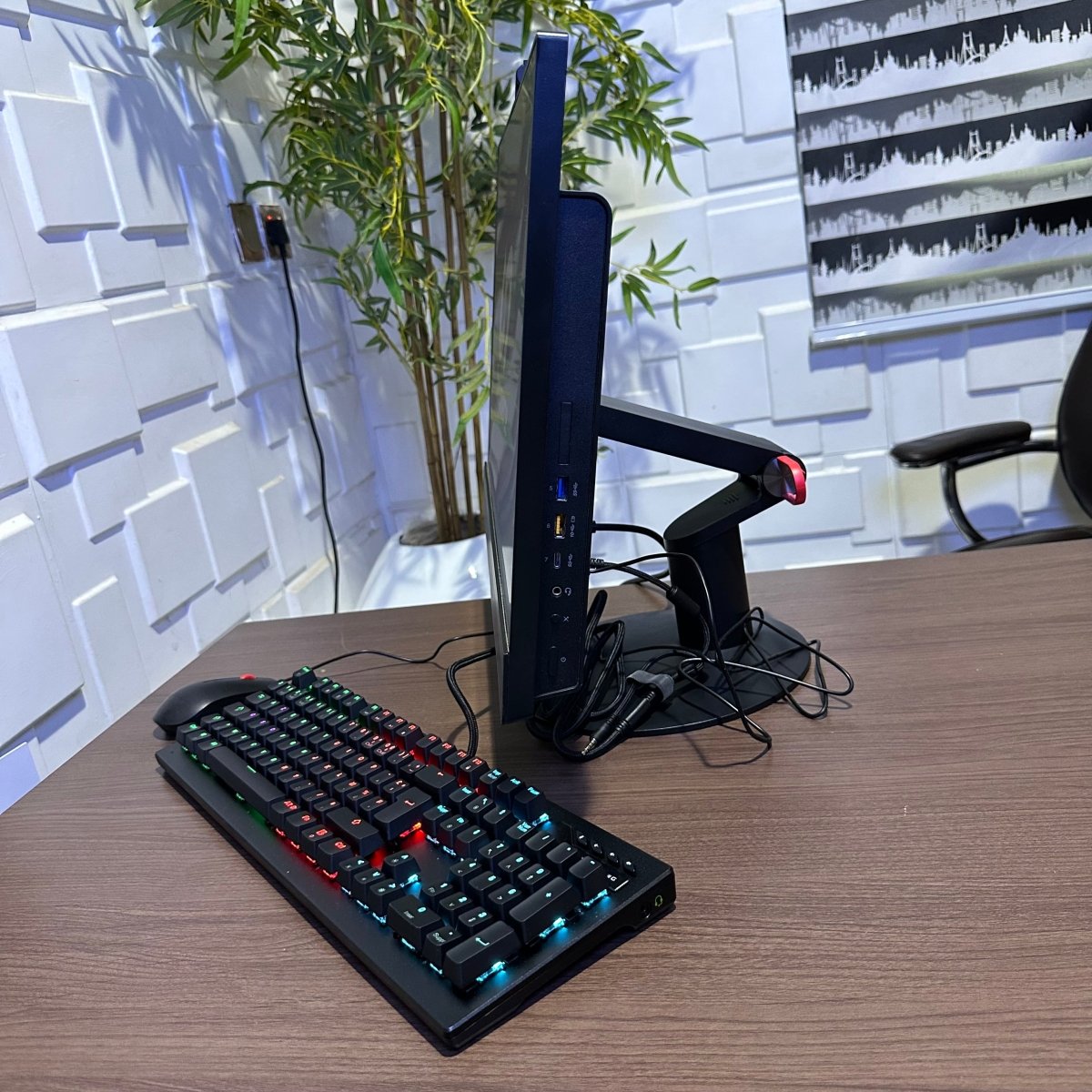 Lenovo ThinkCentre M920z All in One Desktop - 9th Gen. Intel Core i5 - 256GB SSD - 8GB RAM - Touchscreen