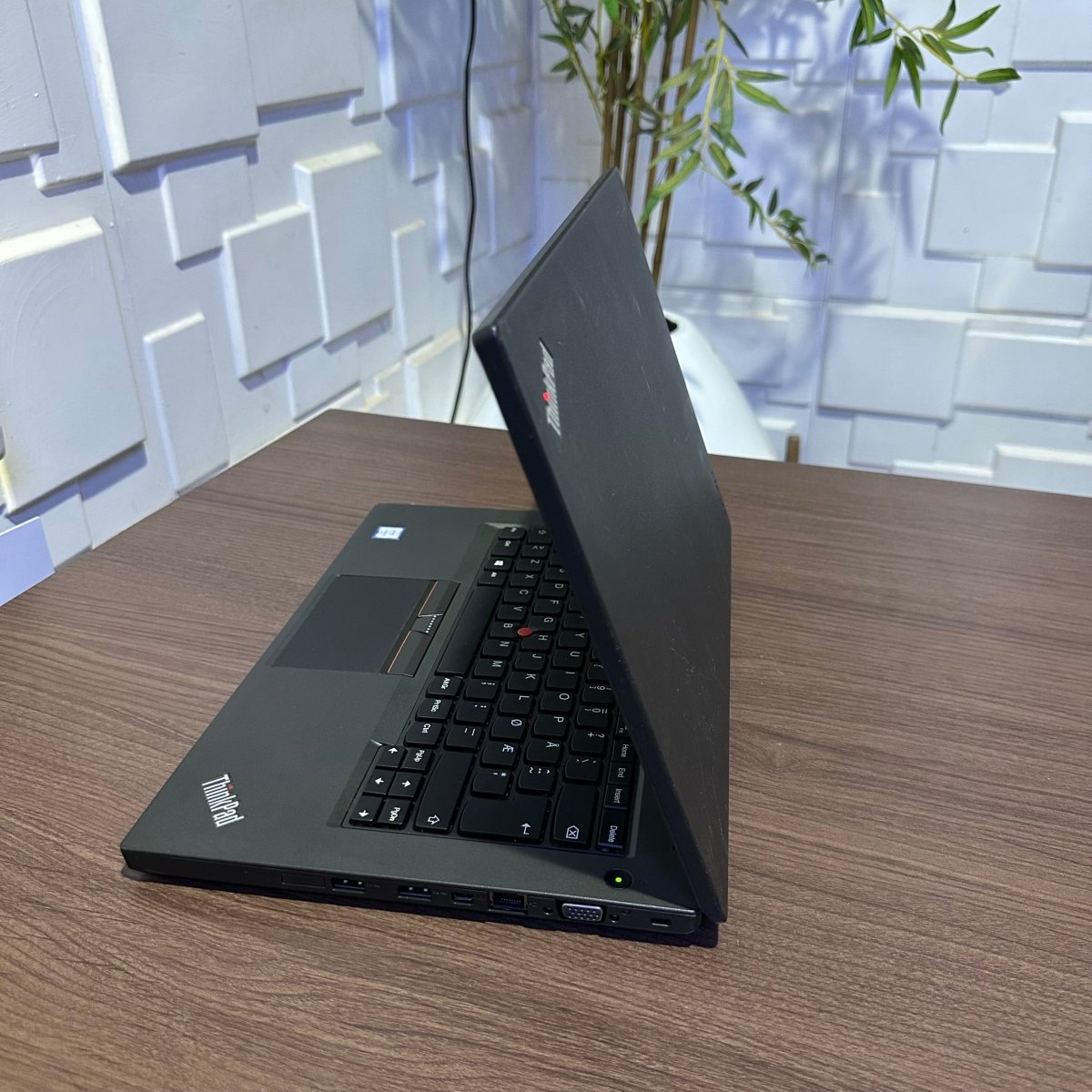 Lenovo ThinkPad L460 - 6th Gen. Intel Core i5 - 256GB SSD - 8GB RAM