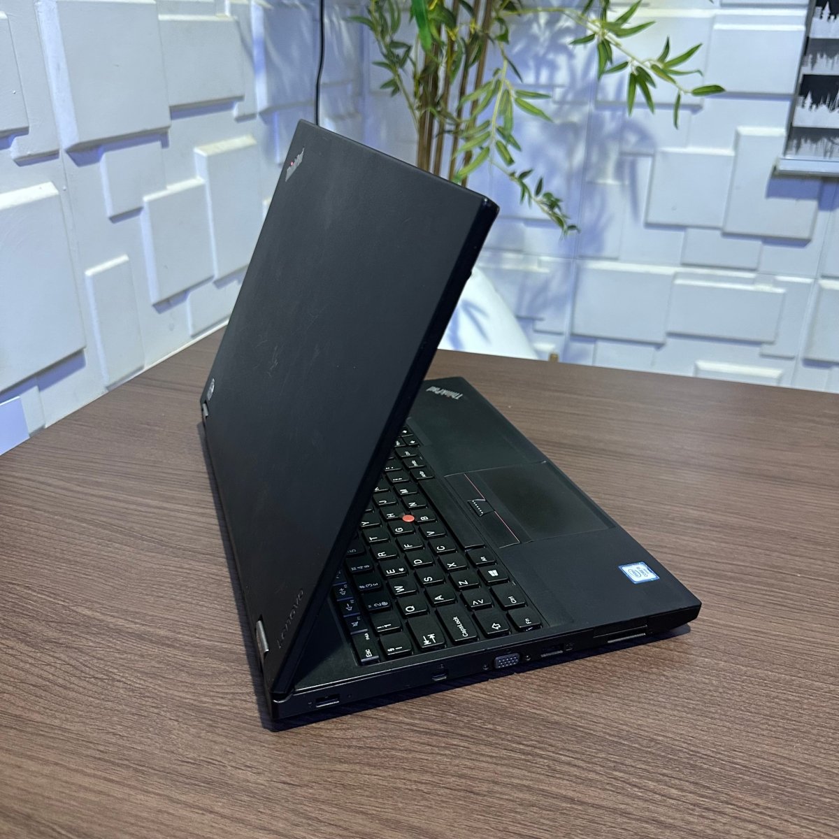 Lenovo ThinkPad LS560 - 6th Gen. Intel Core i5 - 1TB HDD - 8GB RAM