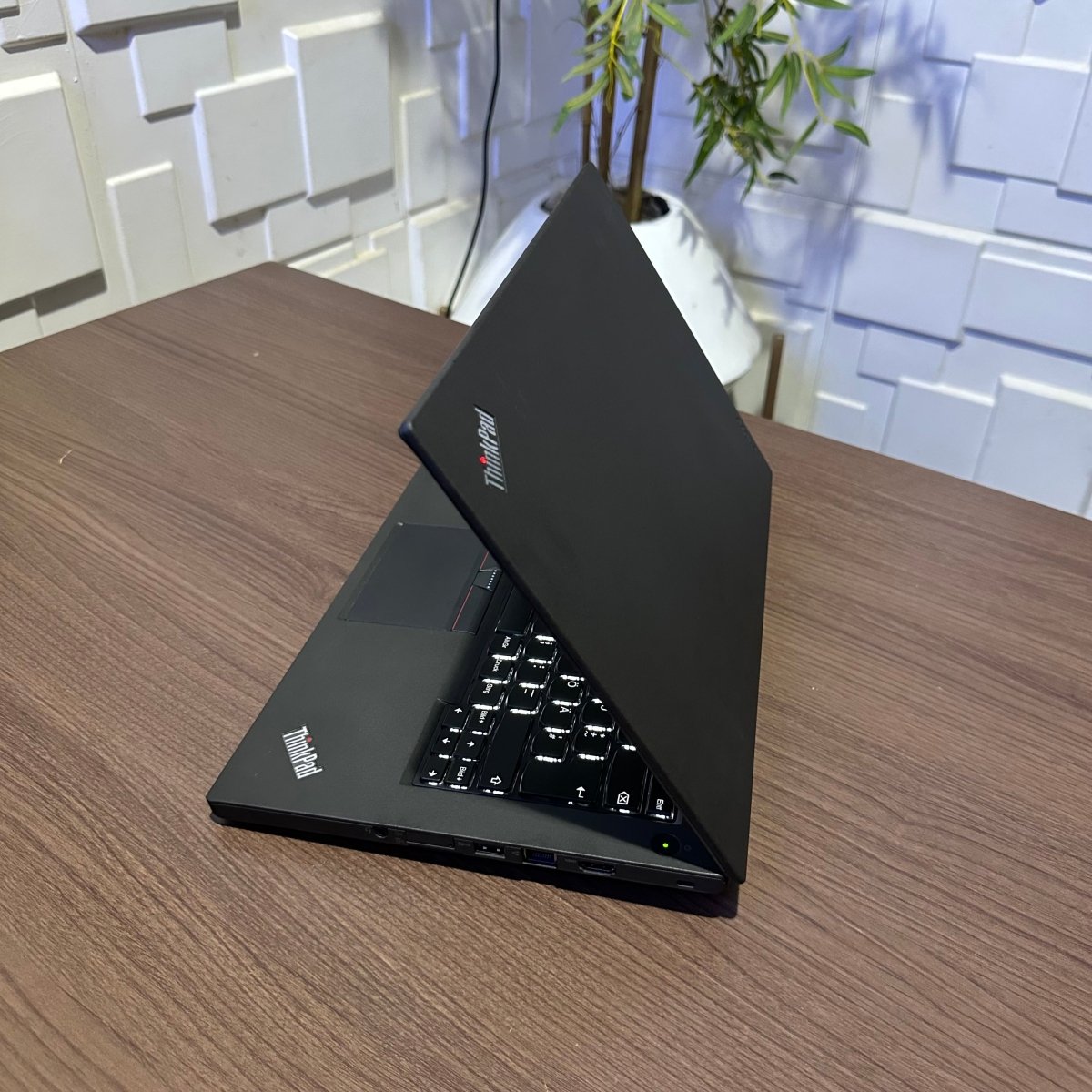 Lenovo Thinkpad T460 - 6th Gen. Intel Core i5 - 500GB HDD - 8GB RAM - Keyboard Light