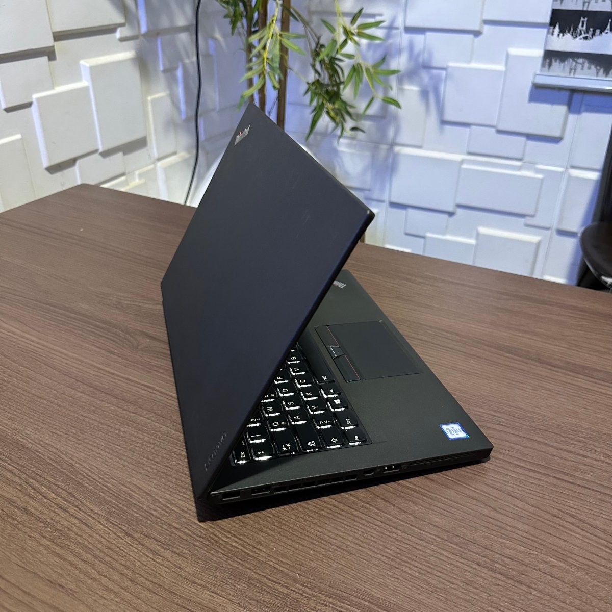 Lenovo Thinkpad T460 - 6th Gen. Intel Core i5 - 500GB HDD - 8GB RAM - Keyboard Light