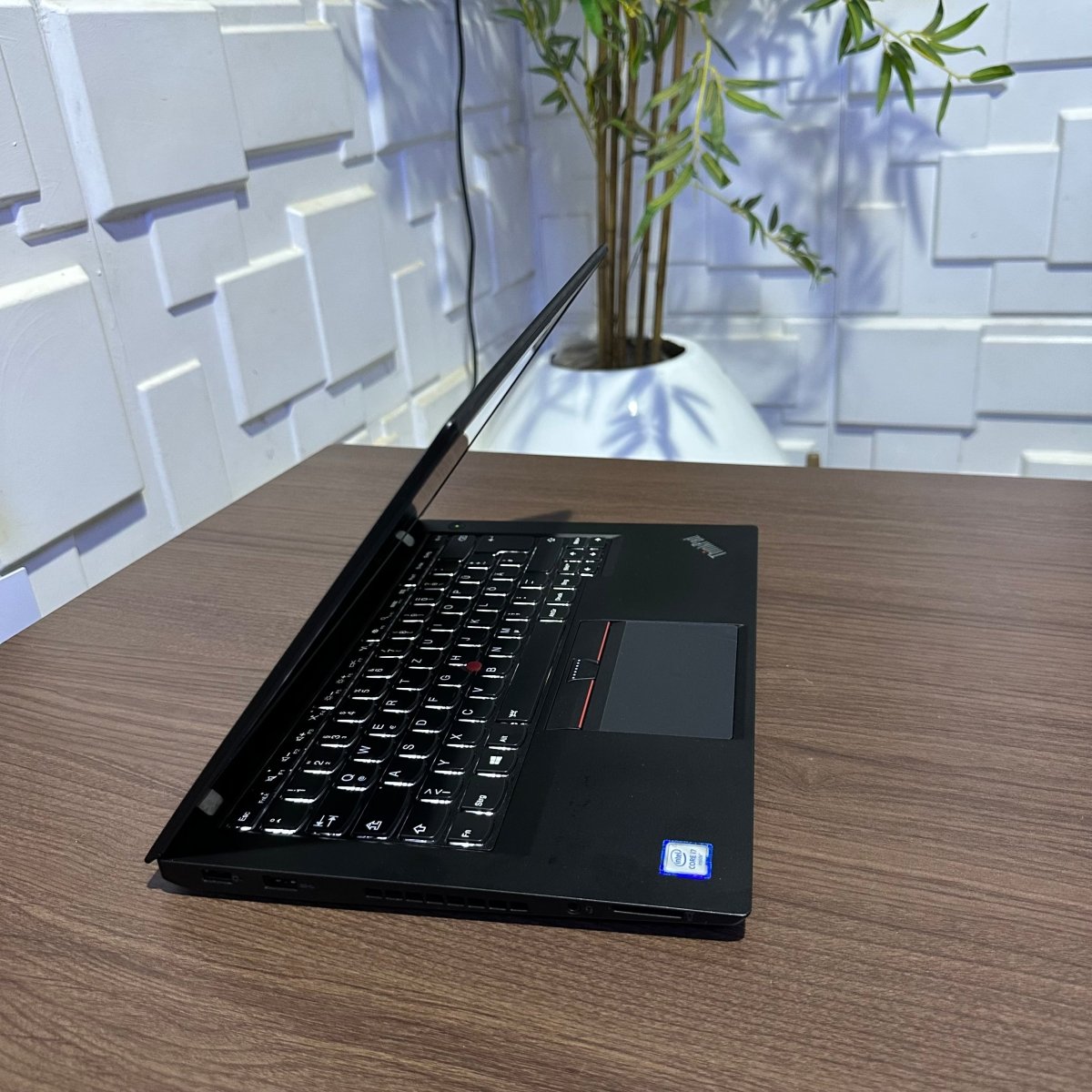Lenovo ThinkPad T460s - 6th Gen. Intel Core i7 - 256GB SSD - 8GB RAM - Keyboard Light - 2 Batteries