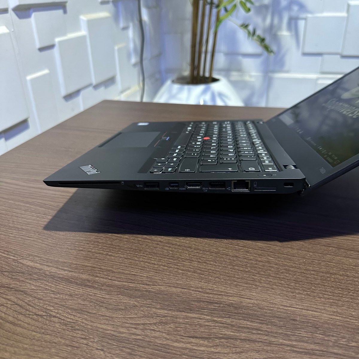 Lenovo ThinkPad T460s - 6th Gen. Intel Core i7 - 256GB SSD - 8GB RAM - Keyboard Light - 2 Batteries