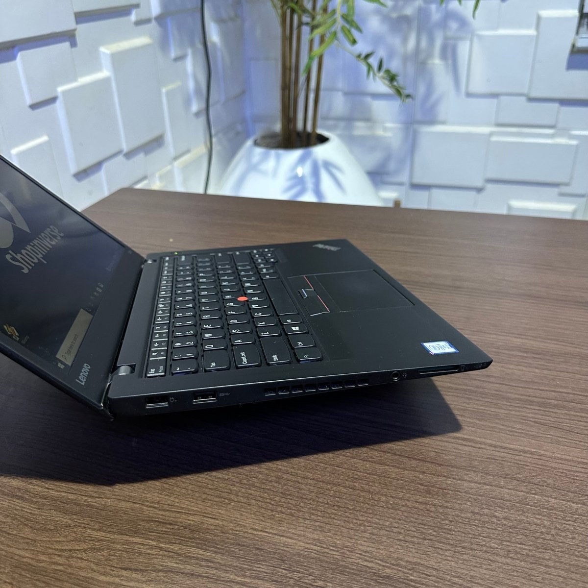 Lenovo ThinkPad T470s - 7th Gen. Intel Core i5 - 256GB SSD - 8GB RAM