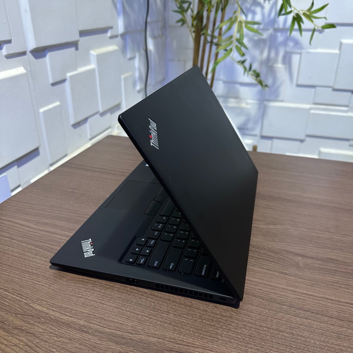 Lenovo ThinkPad T480s - 7th Gen. Intel Core i5 - 256GB SSD - 8GB RAM